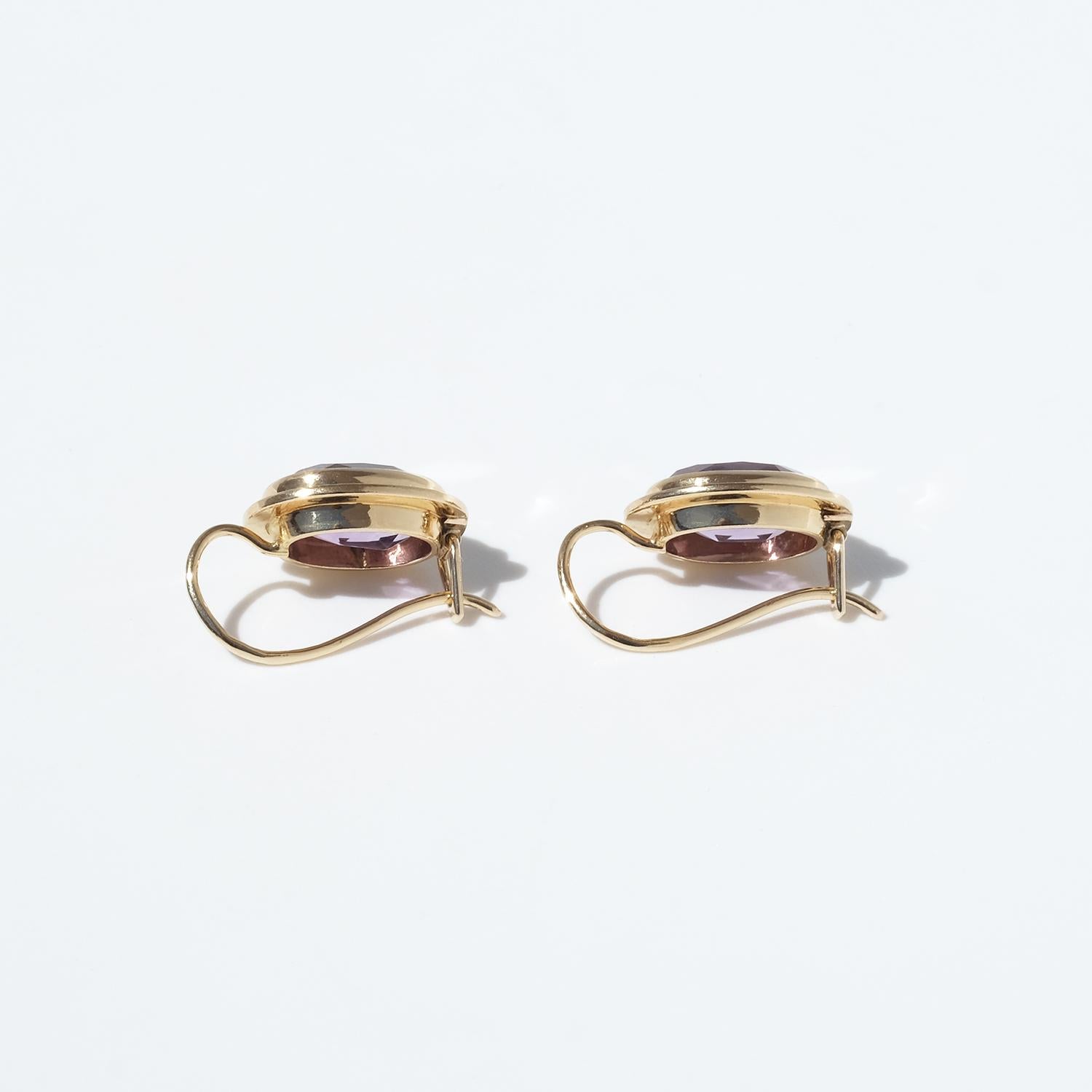 Vintage 18K Gold and Amethyst Earrings by Alexander Tillander Made 1955 In Good Condition For Sale In Stockholm, SE