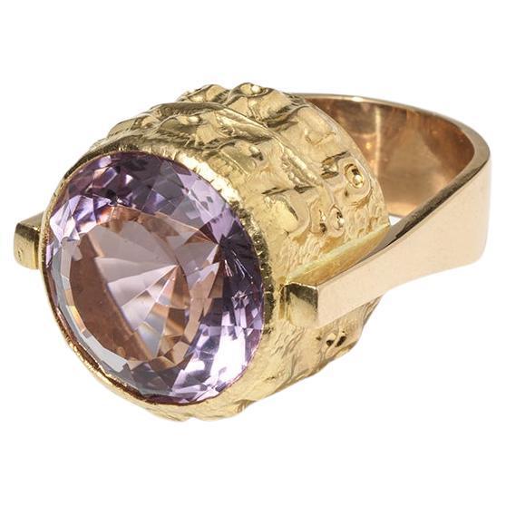 Vintage 18k Gold and Amethyst Ring by Swedish master Eric Robbert 1969 For Sale