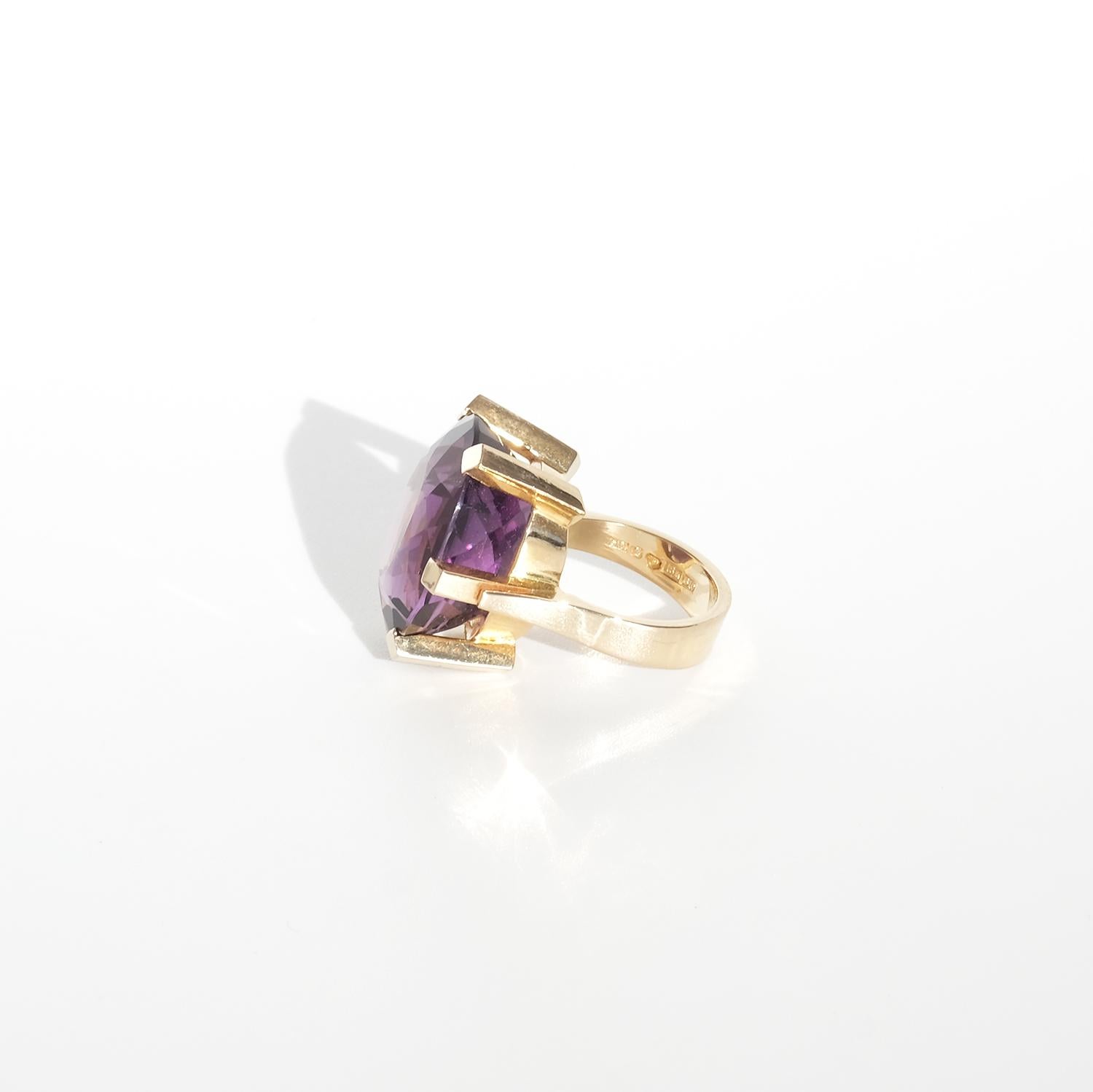 Vintage 18K Gold und Amethyst Ring von schwedischen Meister Ge-Kå Rolf Kaplan Made 1976 im Zustand „Gut“ im Angebot in Stockholm, SE