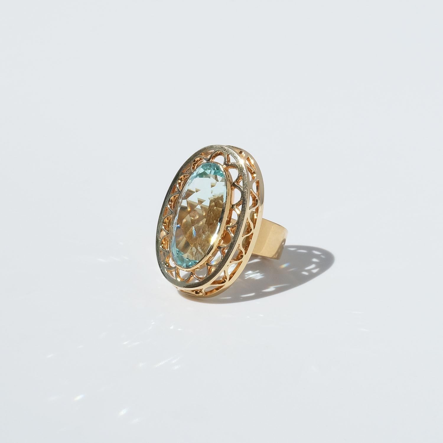Oval Cut Vintage 18k Gold and Aquamarine Ring by Master Anders Högberg Year, 1977 For Sale