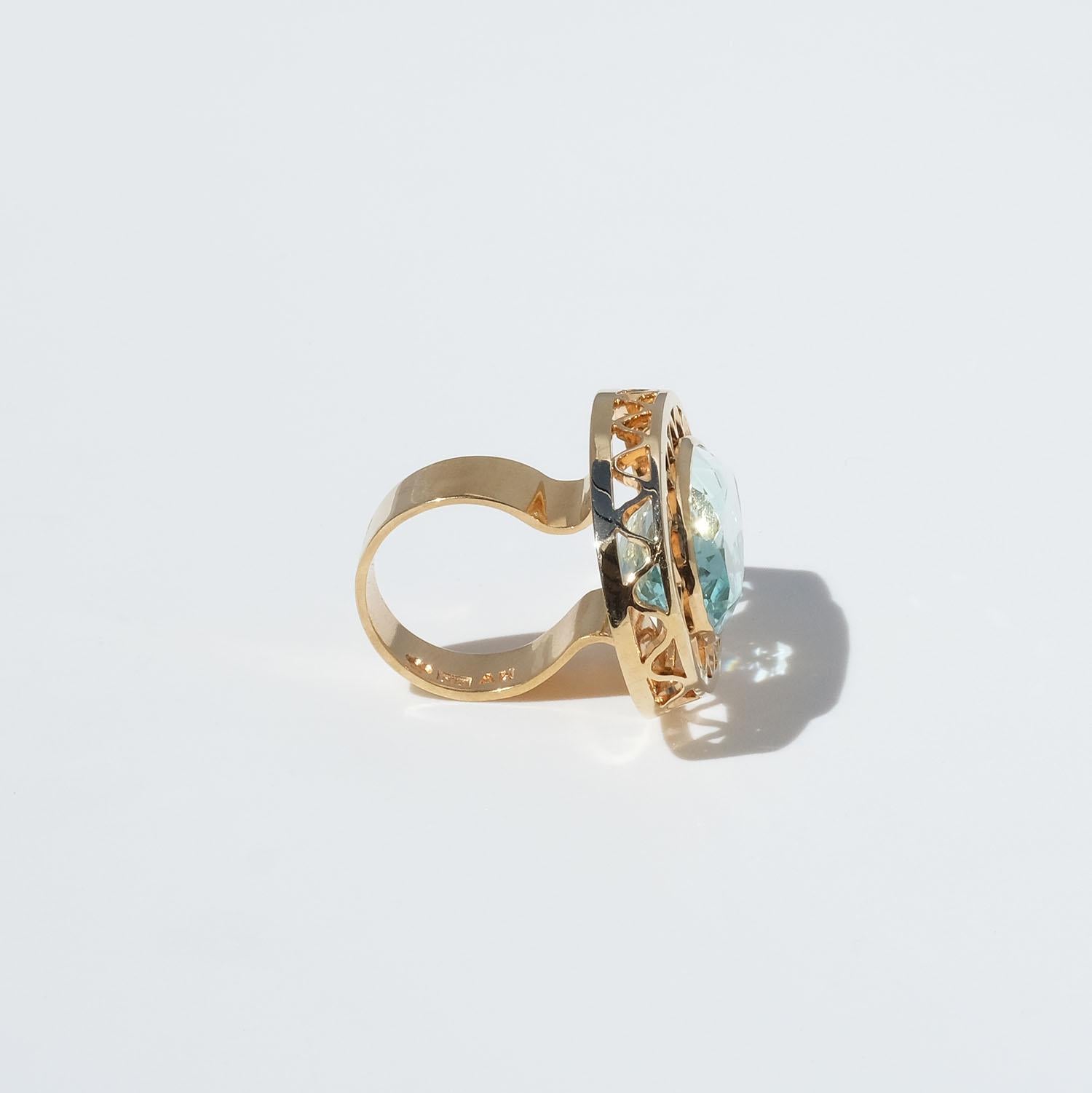 Vintage 18k Gold and Aquamarine Ring by Master Anders Högberg Year, 1977 For Sale 2