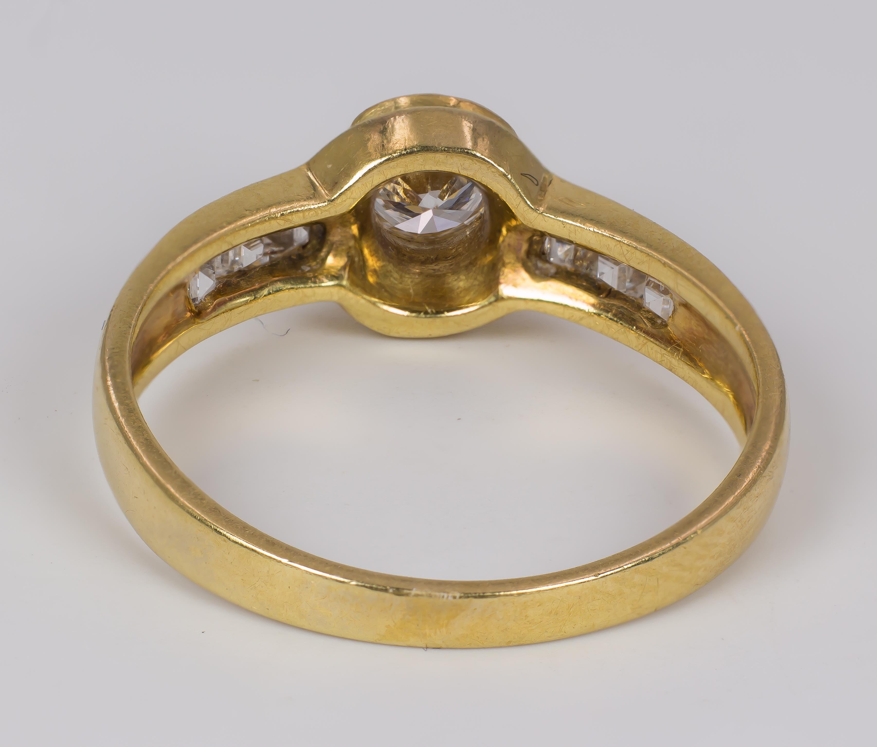 Vintage 18 Karat Gold and Diamond Ring, 1960s In Good Condition For Sale In Bologna, IT