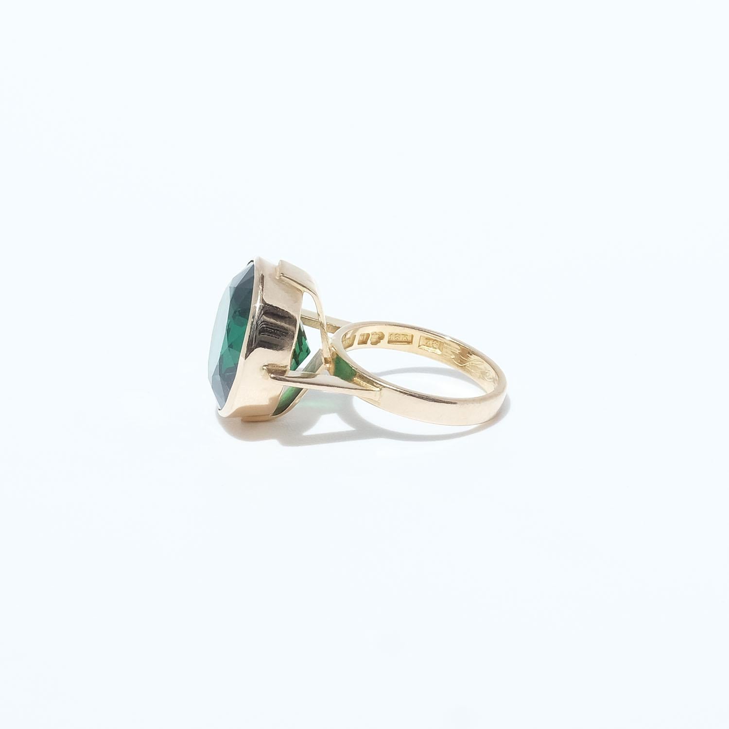 18 Karat Gold und synthetischer grüner Spinell-Ring  Herstellungsjahr 1949 (Gemischter Schliff) im Angebot
