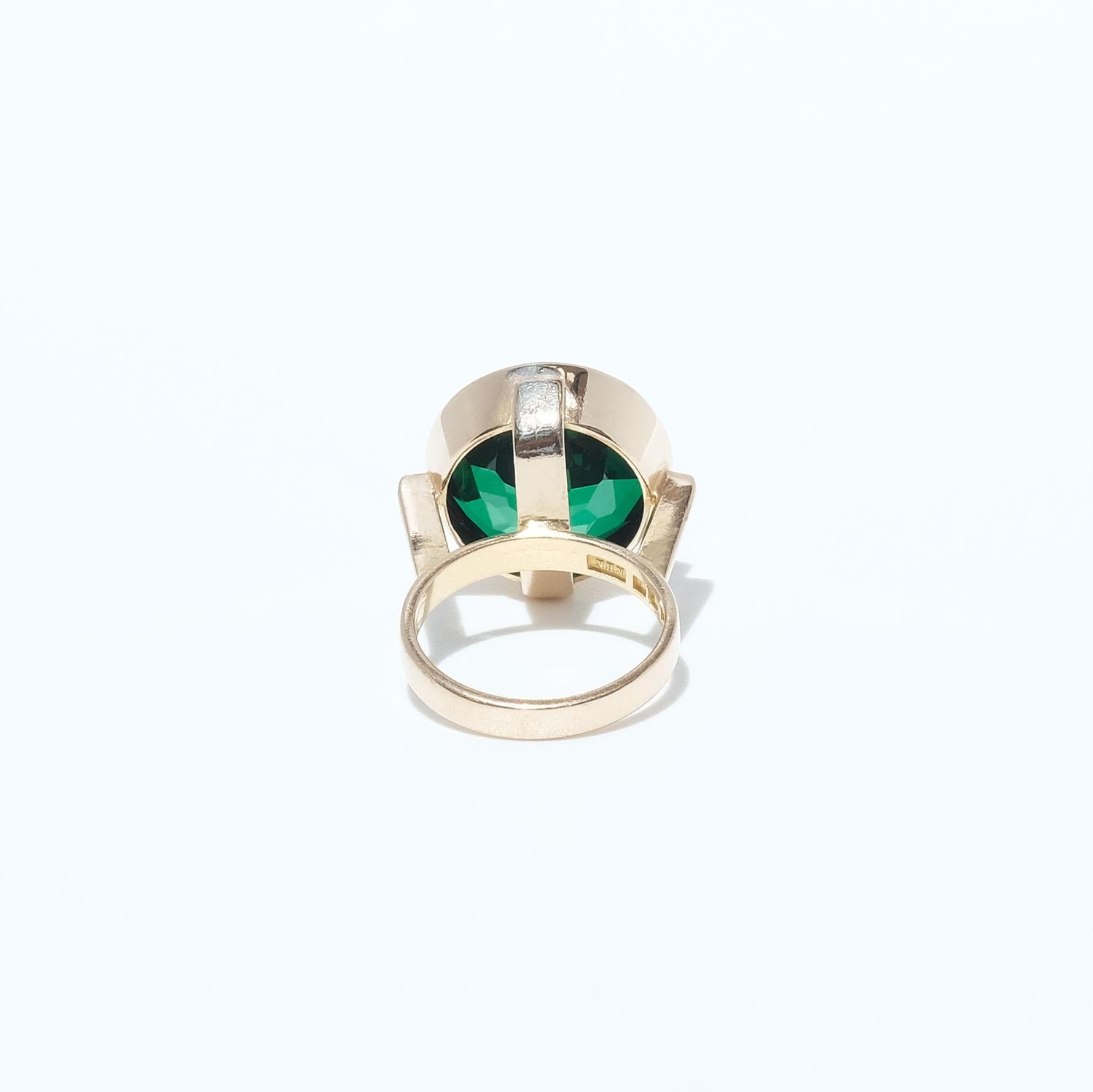 18 Karat Gold und synthetischer grüner Spinell-Ring  Herstellungsjahr 1949 im Zustand „Gut“ im Angebot in Stockholm, SE