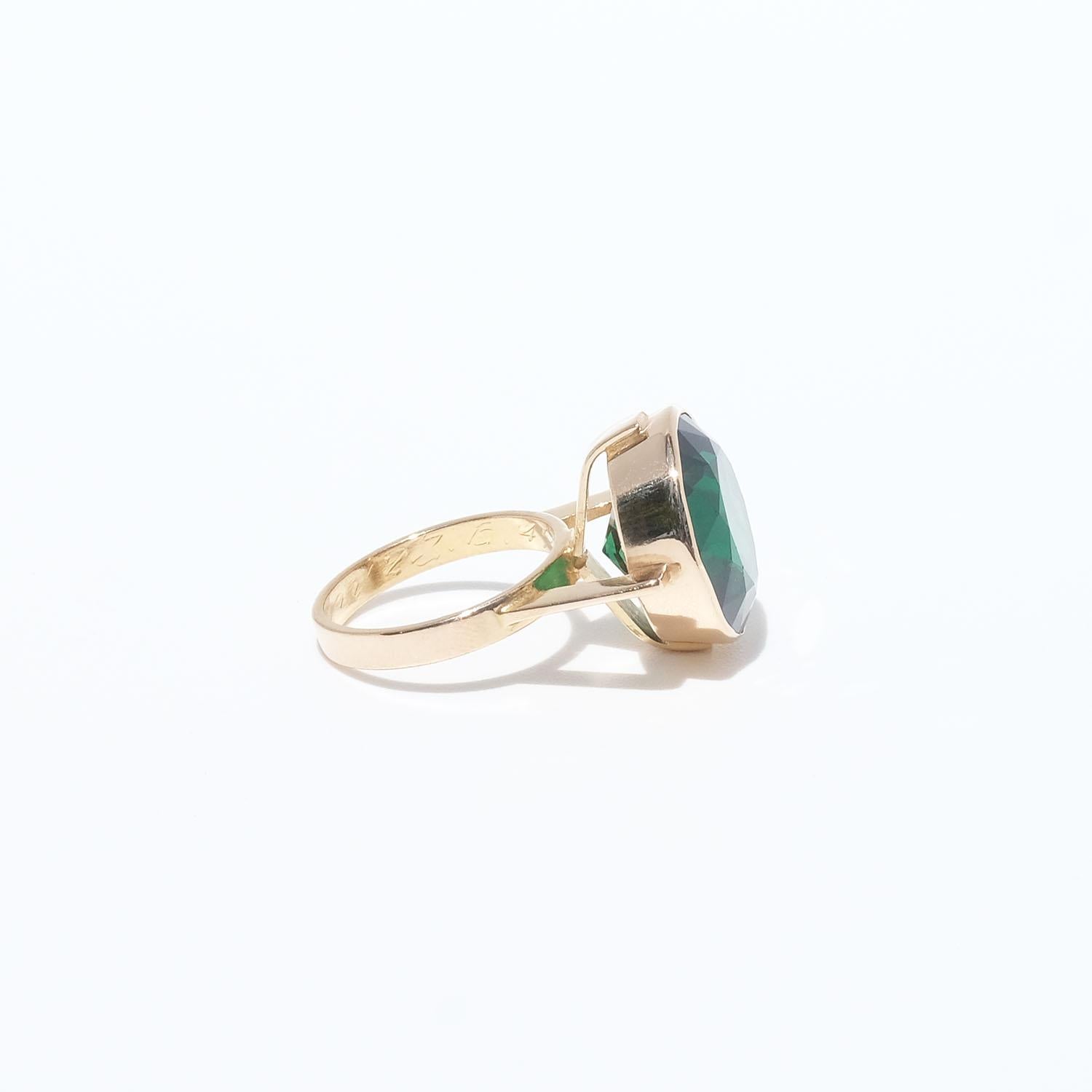18 Karat Gold und synthetischer grüner Spinell-Ring  Herstellungsjahr 1949 Damen im Angebot