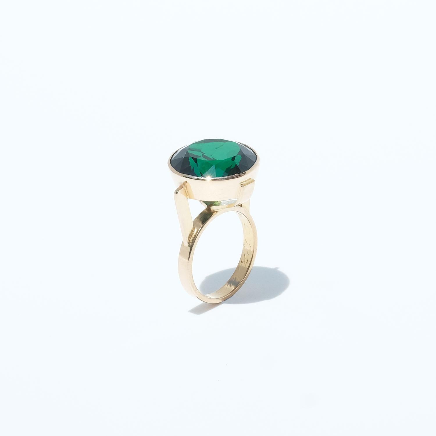 18 Karat Gold und synthetischer grüner Spinell-Ring  Herstellungsjahr 1949 im Angebot 3