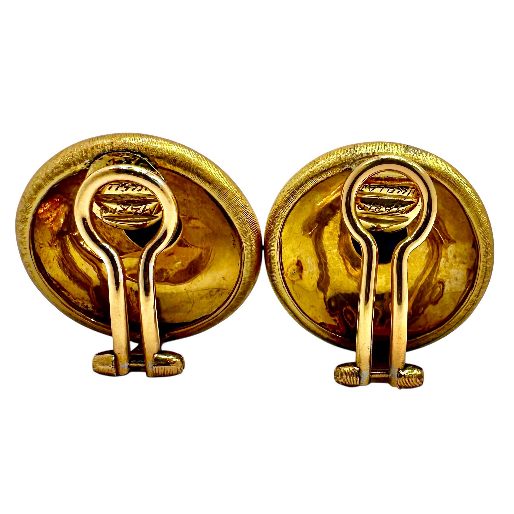 Vintage 18K Gold and Lapis-Lazuli Dome Earrings by Mario Buccellati In Good Condition For Sale In Palm Beach, FL