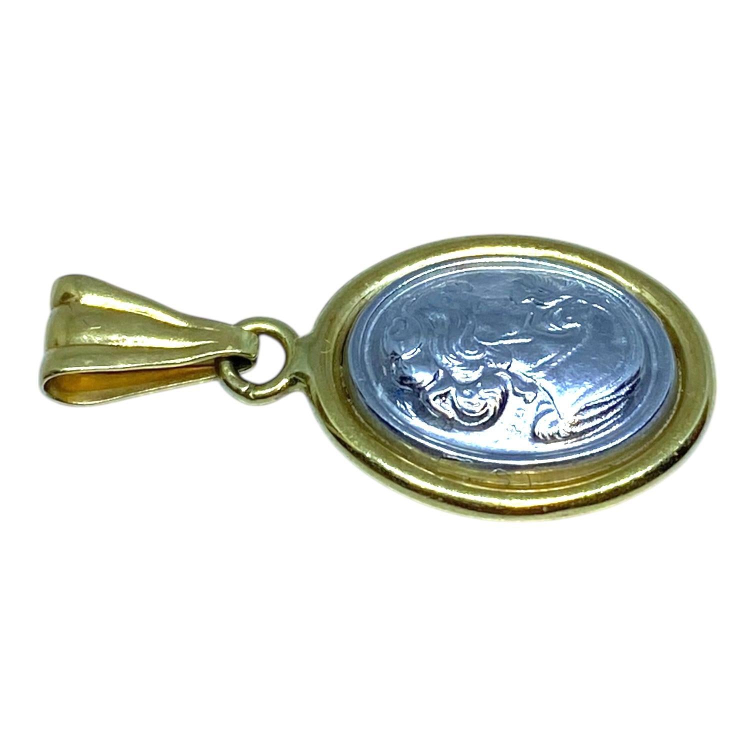 Vintage 18K Gold and Platinum Cameo Pendant für Damen oder Herren im Angebot