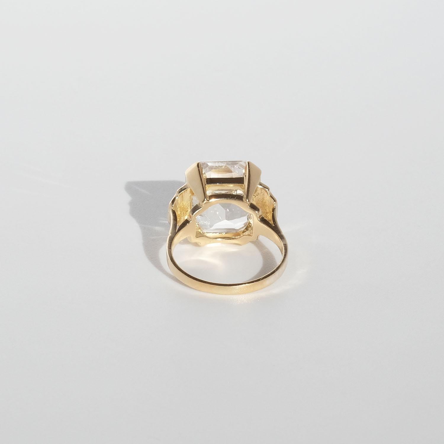 Ring aus 18k Gold und Bergkristall vom schwedischen Künstler Ateljé Stigbert im Zustand „Gut“ im Angebot in Stockholm, SE