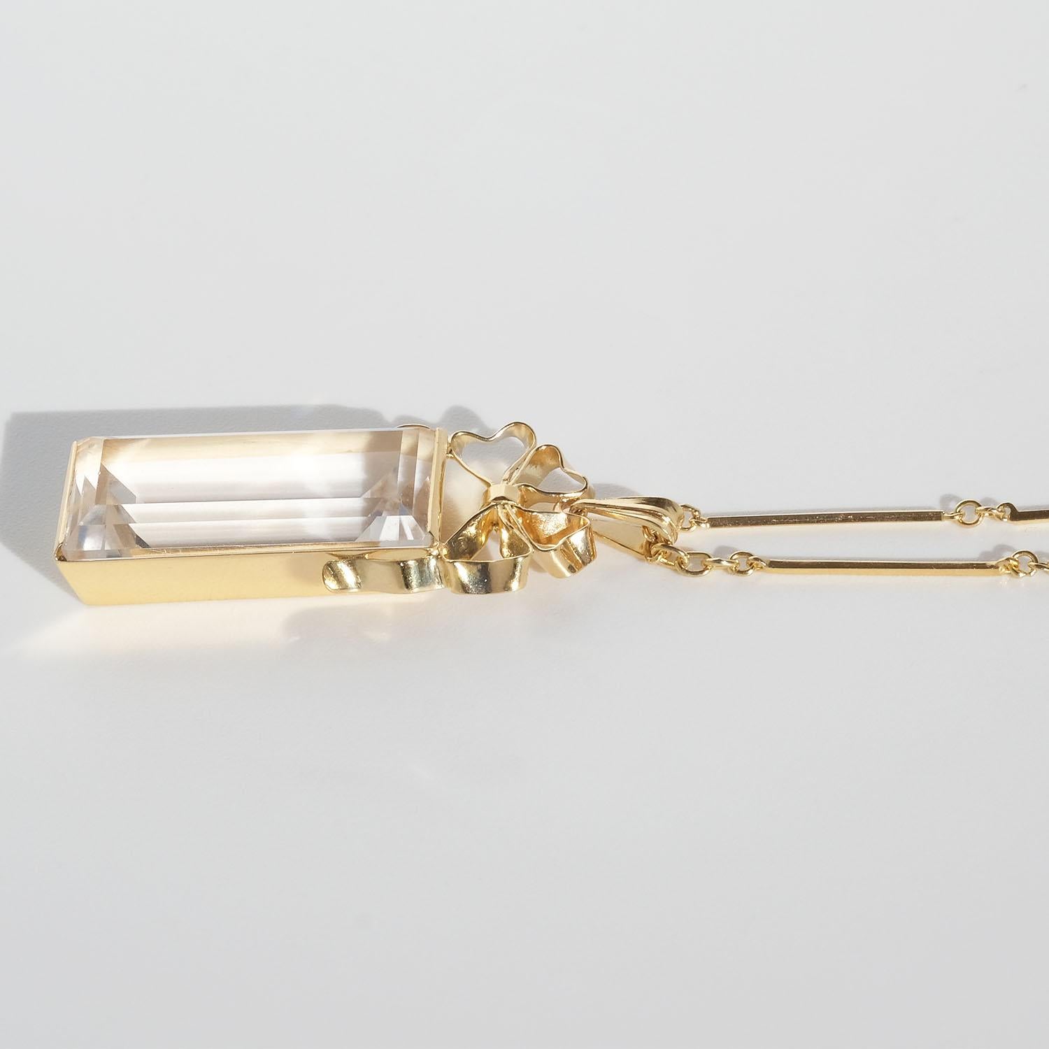 Vintage 18k Gold and Rock Crystal Necklace by Ateljé Stigbert Made in the 1940s In Good Condition For Sale In Stockholm, SE