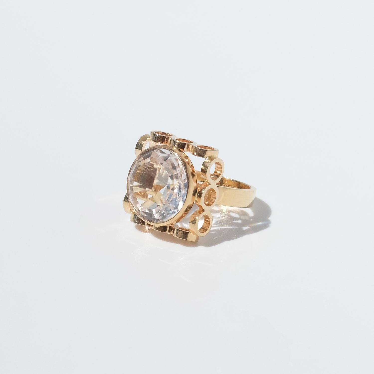 Vintage 18karat Gold and Rock Crystal Ring by Mastercecilia Johansson Year 1977 In Good Condition For Sale In Stockholm, SE