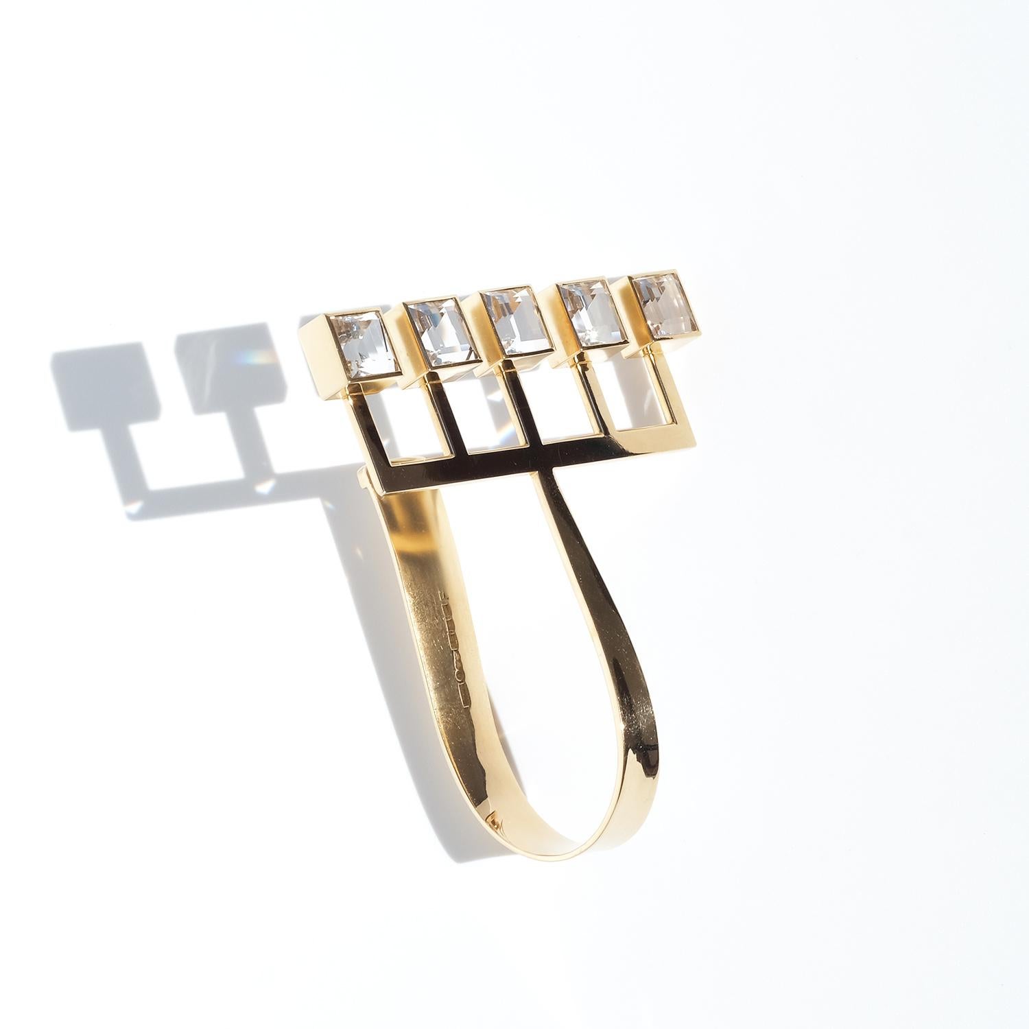 Vintage Manschettenarmband aus 18 Karat Gold und Bergkristall im Vintage-Stil, hergestellt 1969 für Damen oder Herren im Angebot