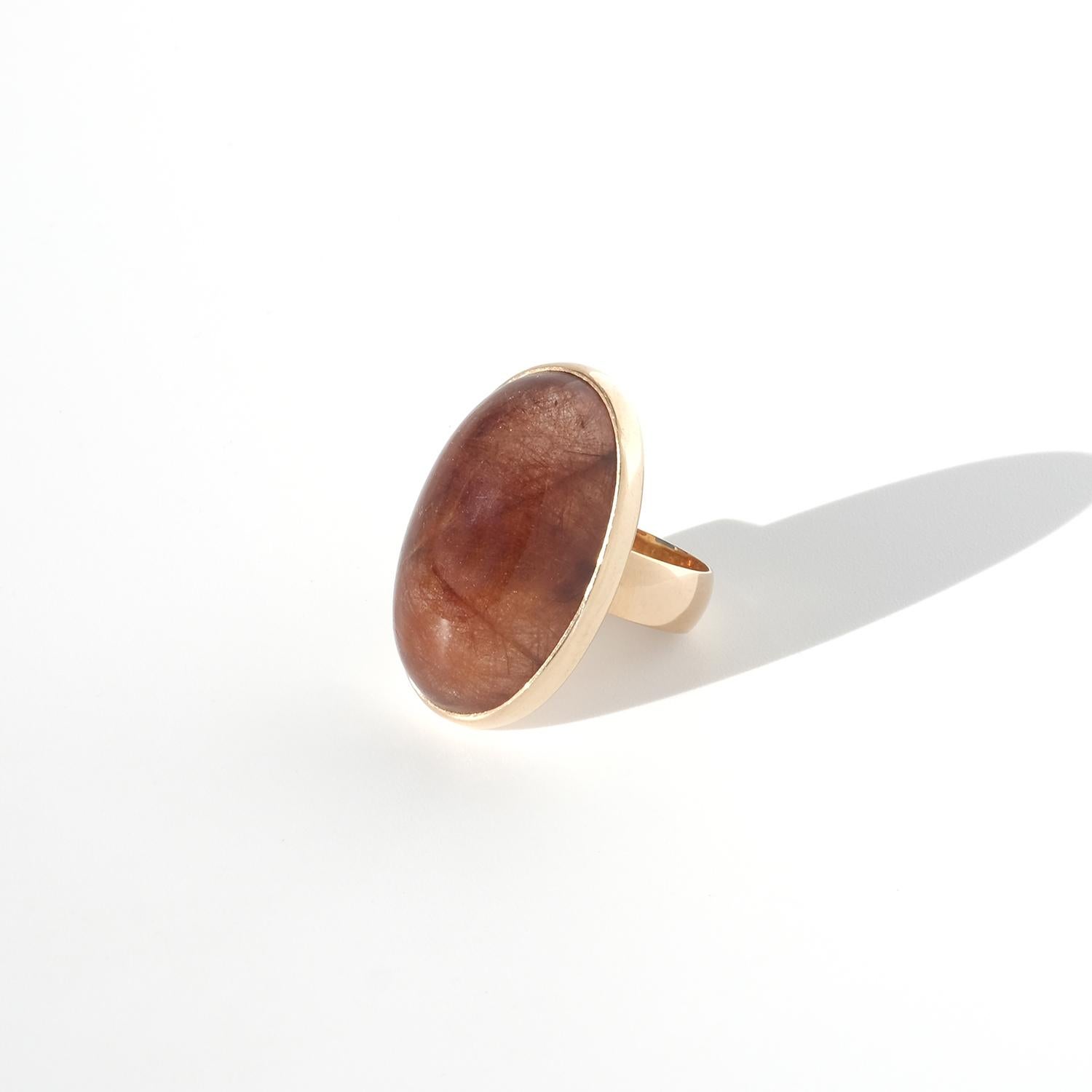 Cabochon Anello vintage in oro 18 carati e quarzo rutilico del 1959 in vendita