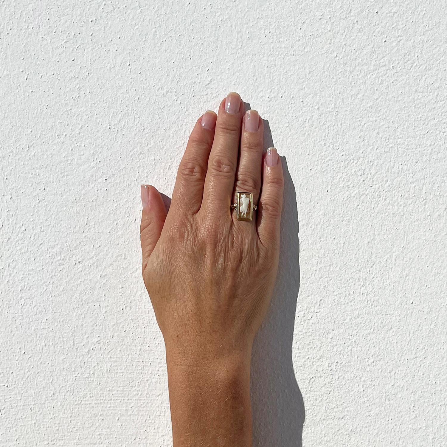 Vintage 18K Gold and Shell Cameo Ring Made 1954 For Sale 5