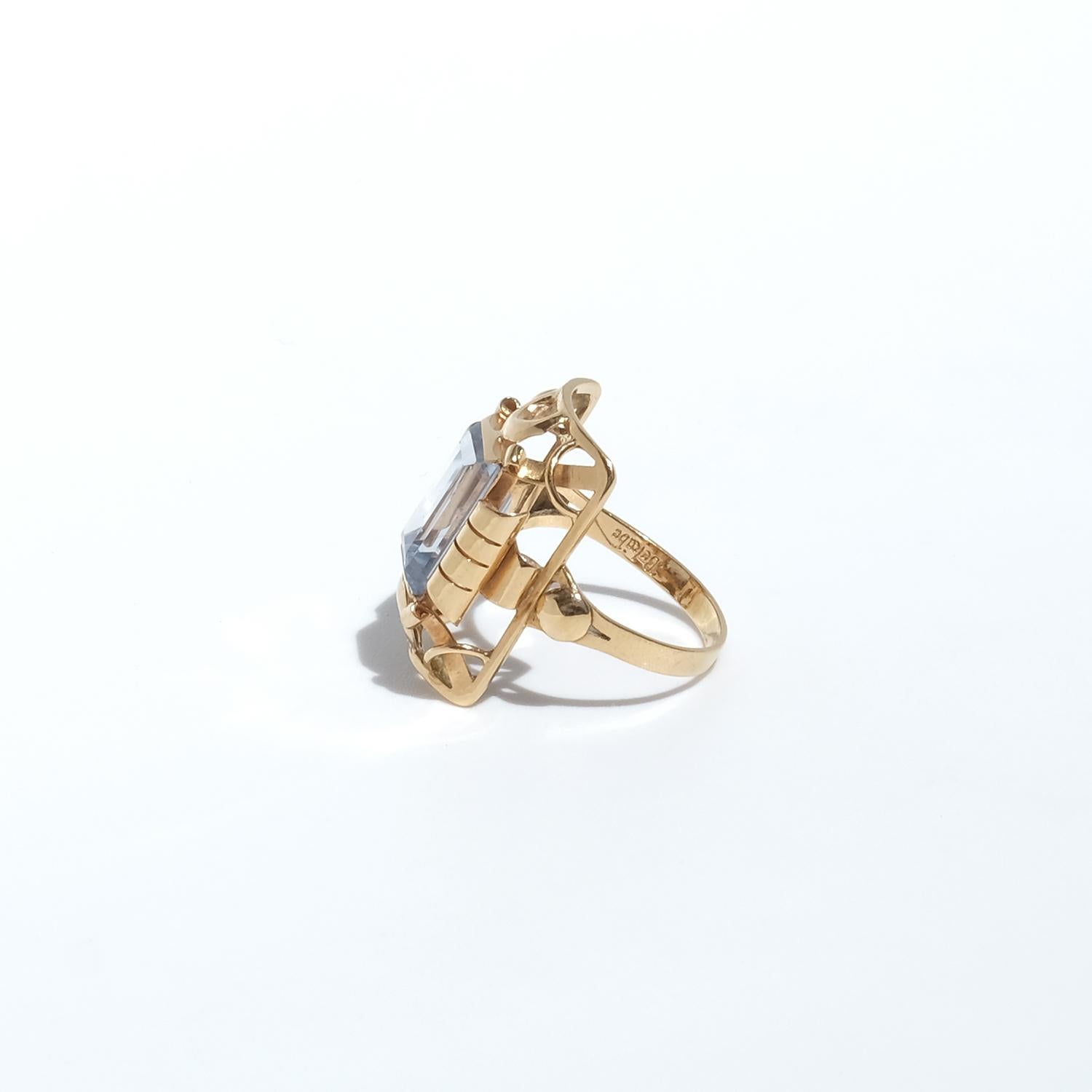 Women's or Men's Vintage 18k Gold and Synthetic Sapphire Ring by Bjurman & Bernheimer Made 1948 For Sale