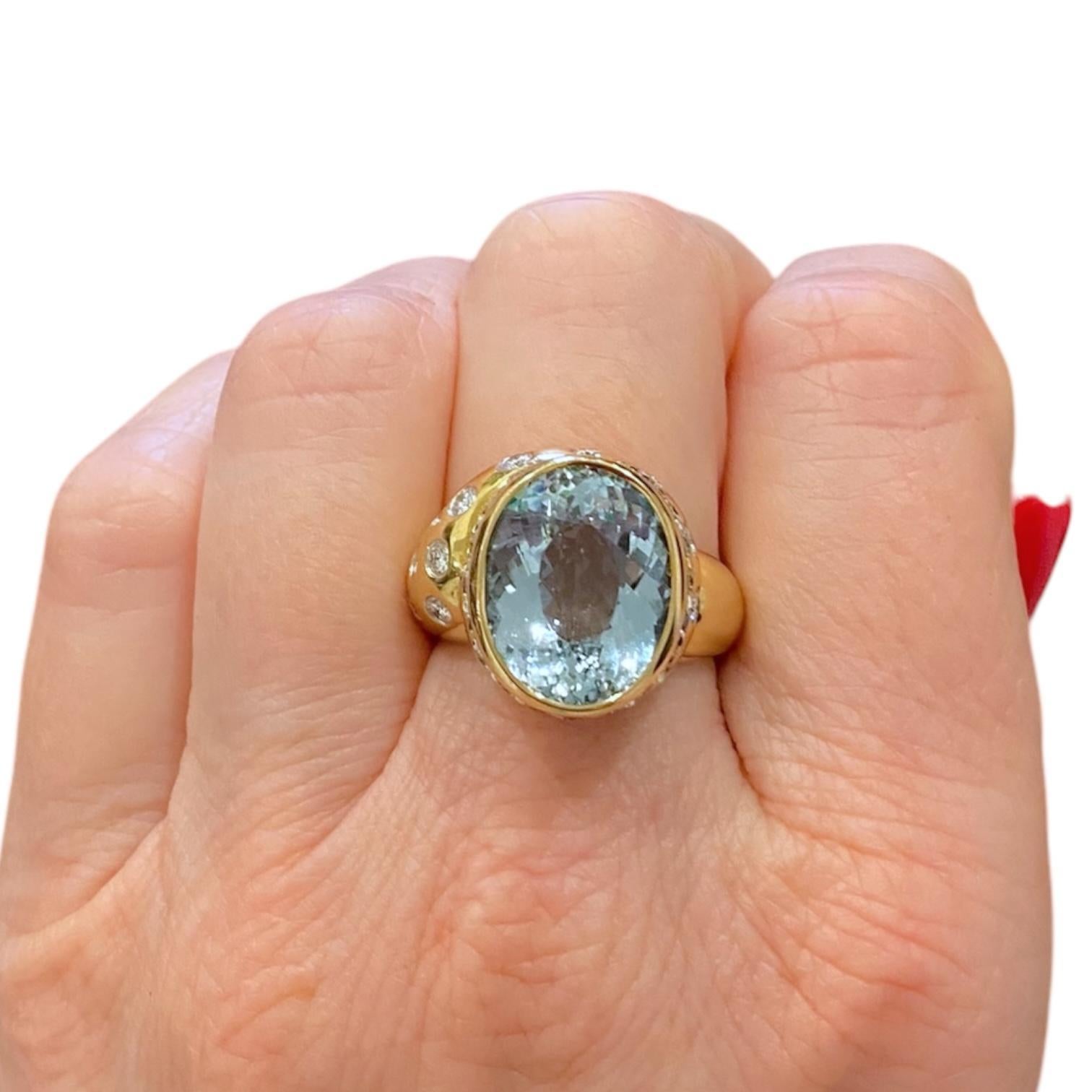 Ring aus 18 Karat Gold mit Aquamarin und Diamant im Angebot 3