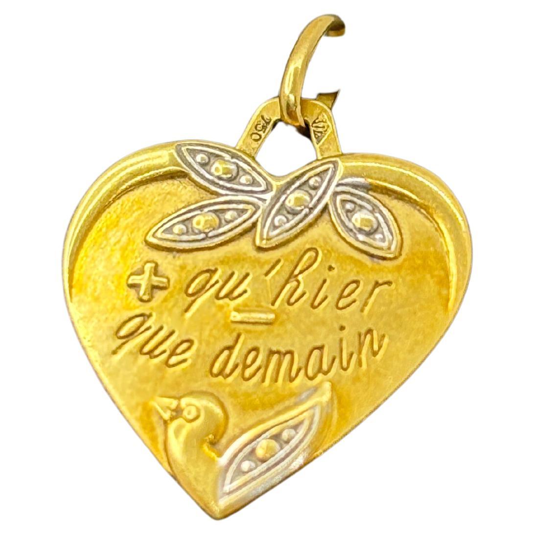 Medaglia Cuore A. Augis d'epoca in oro 18k - "Plus qu'hier, moins que demain" (Più di ieri, meno di domani) in vendita