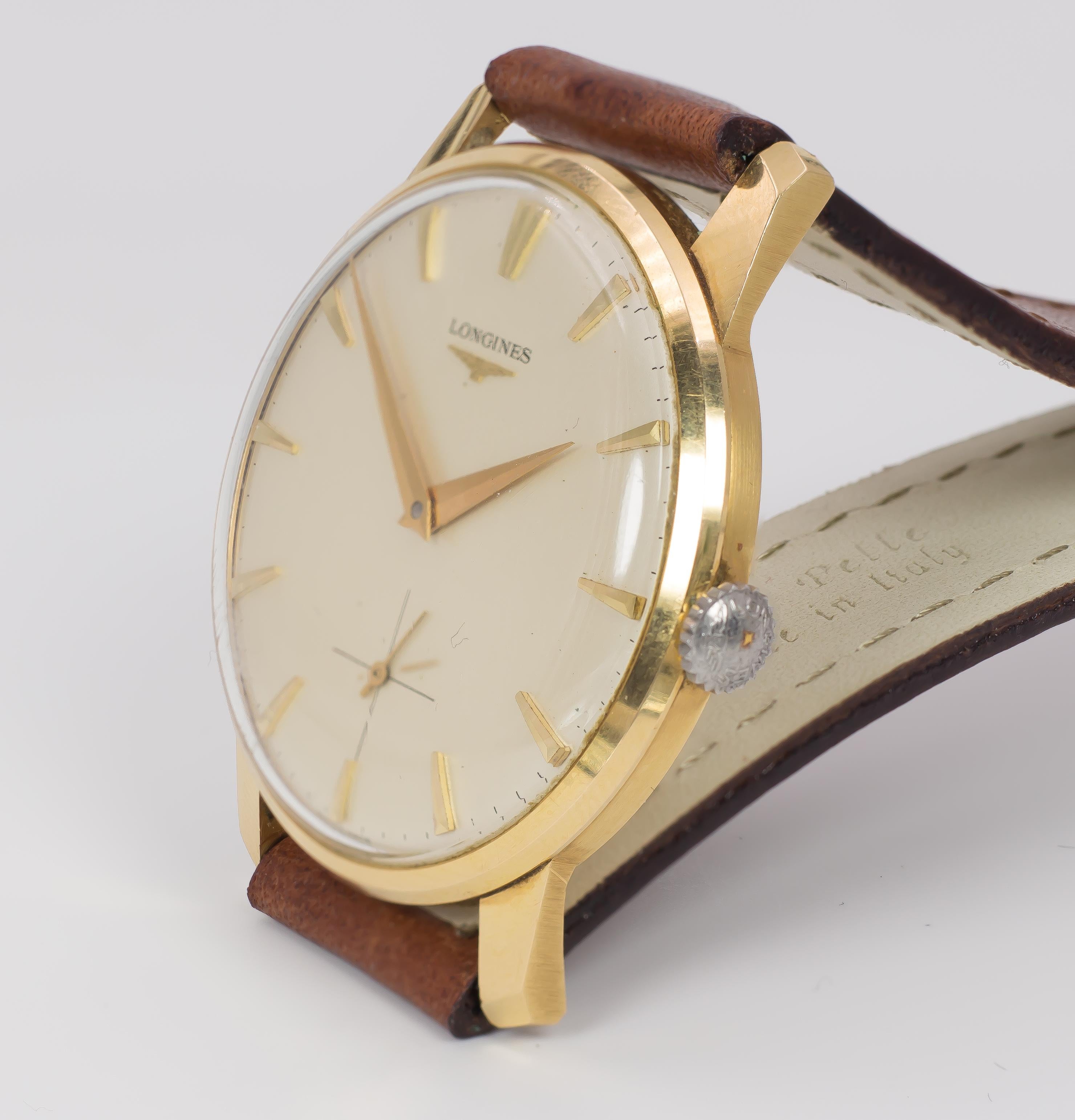 A vintage 18K gold Longines wristwatch, dating from the 1960s. The dial is national and has a white colour. The watch has a manual wind movement. 
It is offered in very good condition.

BRAND
Longines

MATERIALS
18K gold 

MEASUREMENTS
Diameter: 35