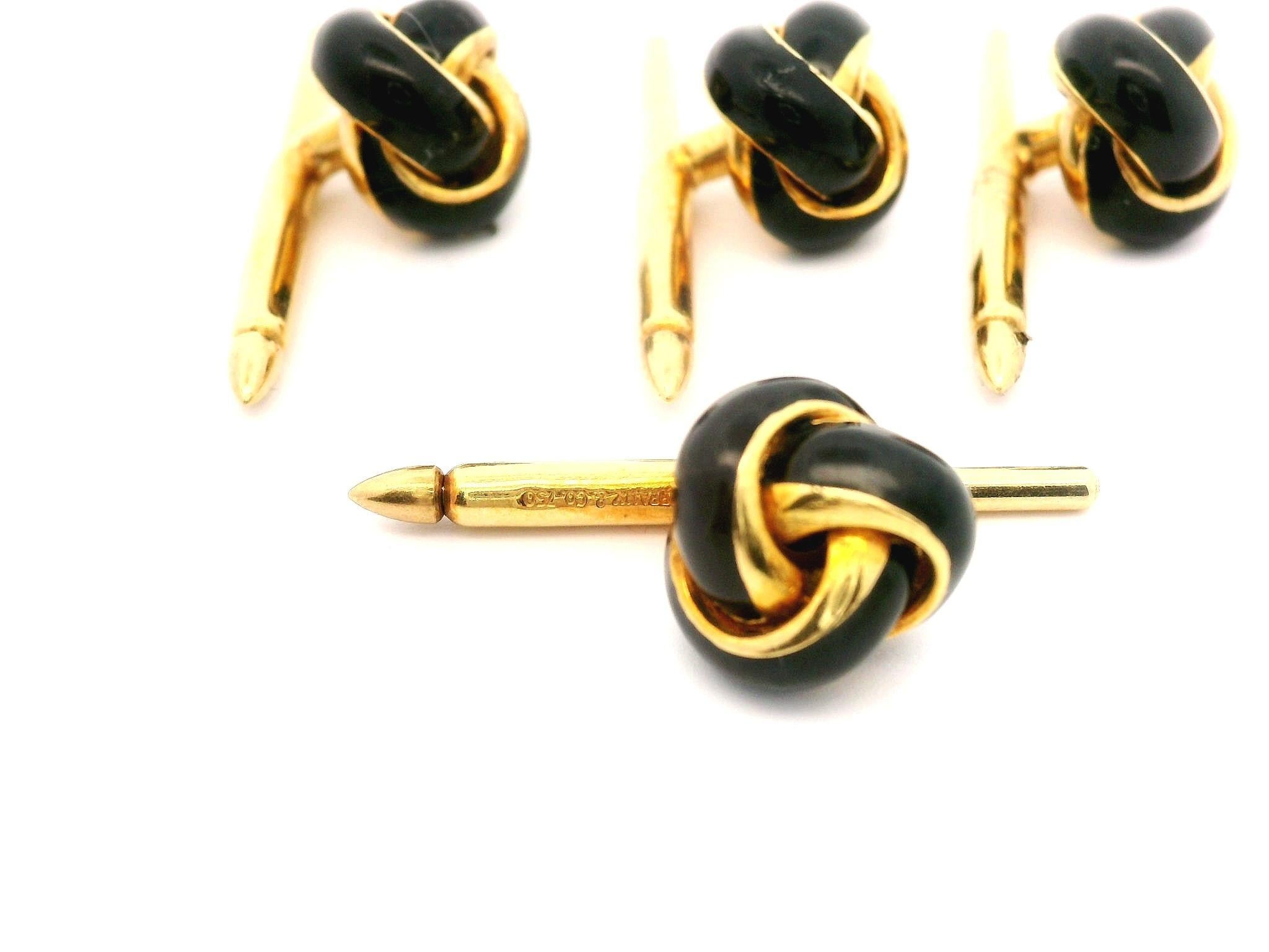 Material: Oro amarillo macizo de 18 quilates con esmalte negro
Peso: 40,25 gramos (Todos - 6 piezas)
Dimensiones de los gemelos: 14,3 mm (0,56