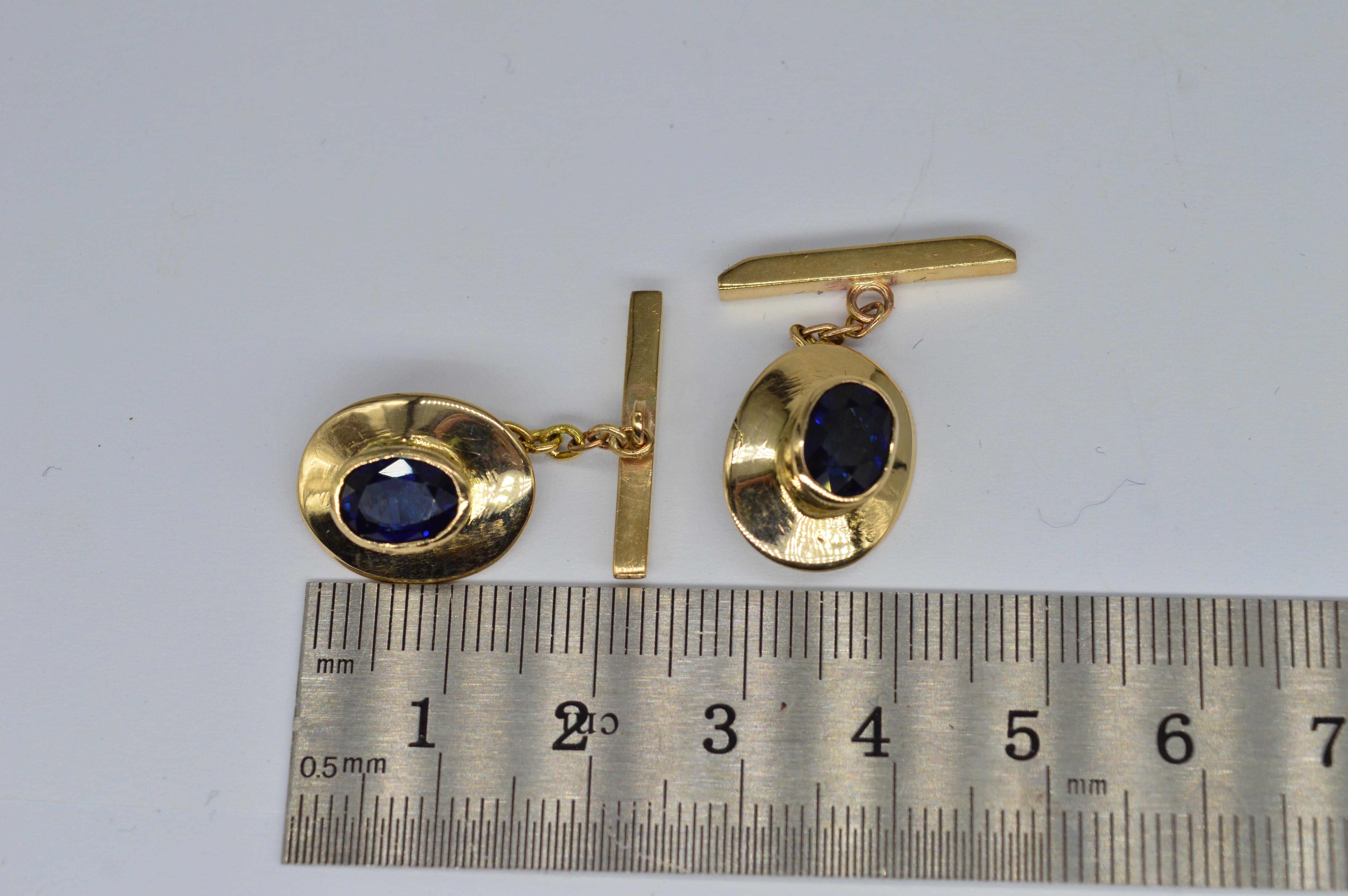 Women's or Men's Vintage 18K Gold Blue Sapphire 3ct Handcrafted Statement Luxury Present Cufflink For Sale