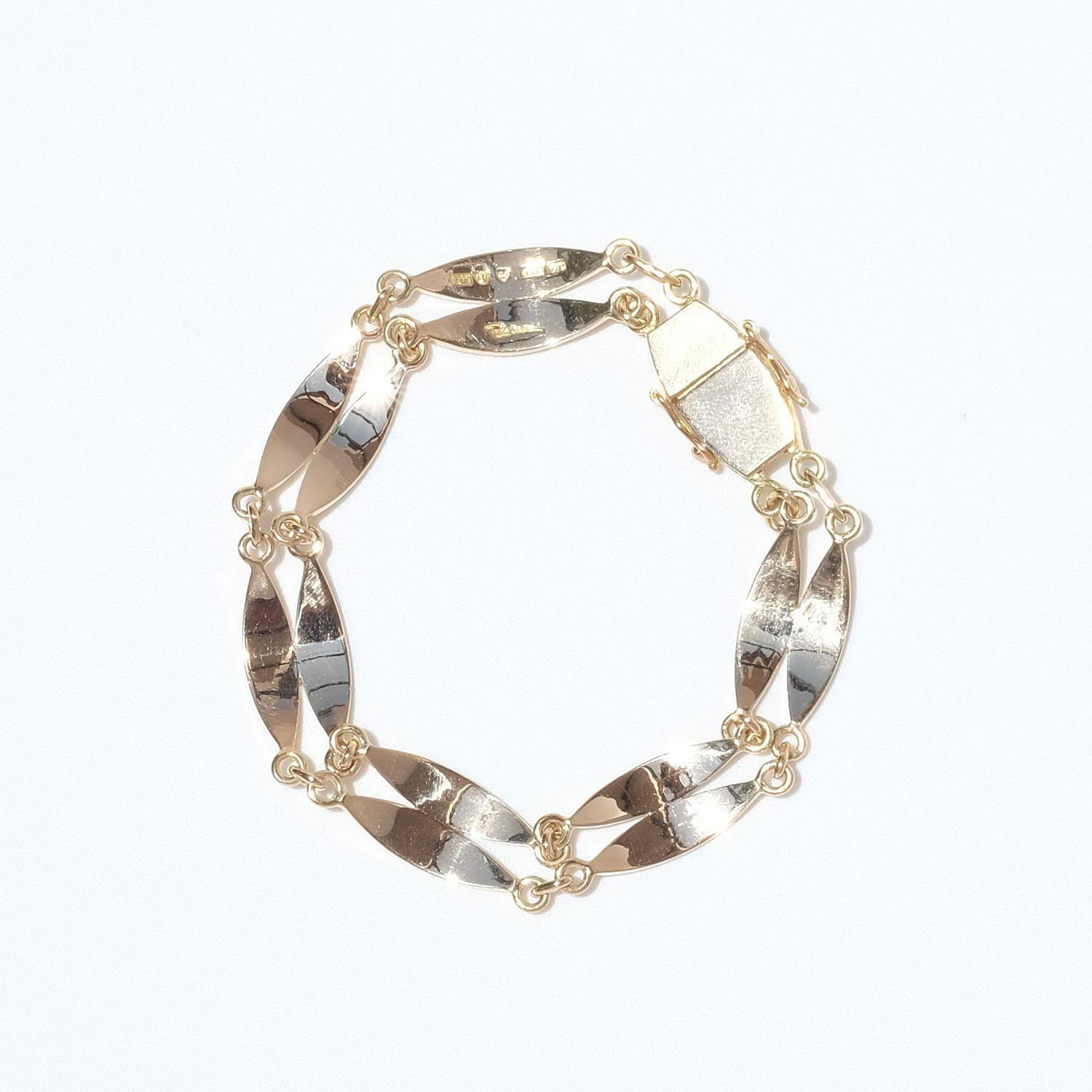 Bracelet vintage en or 18 carats réalisé par le maître suédois Rey Urban, année 1967 en vente 6