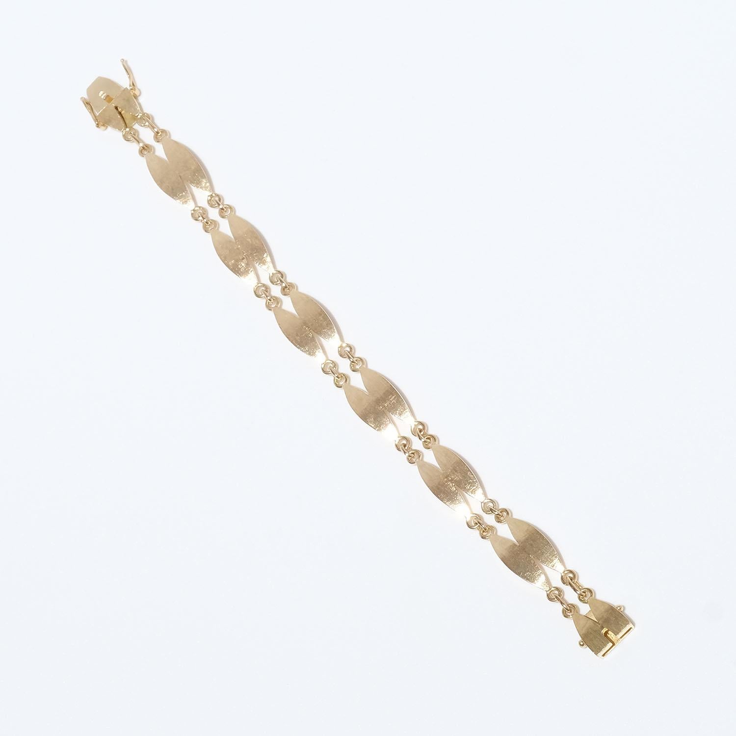Bracelet vintage en or 18 carats réalisé par le maître suédois Rey Urban, année 1967 en vente 1