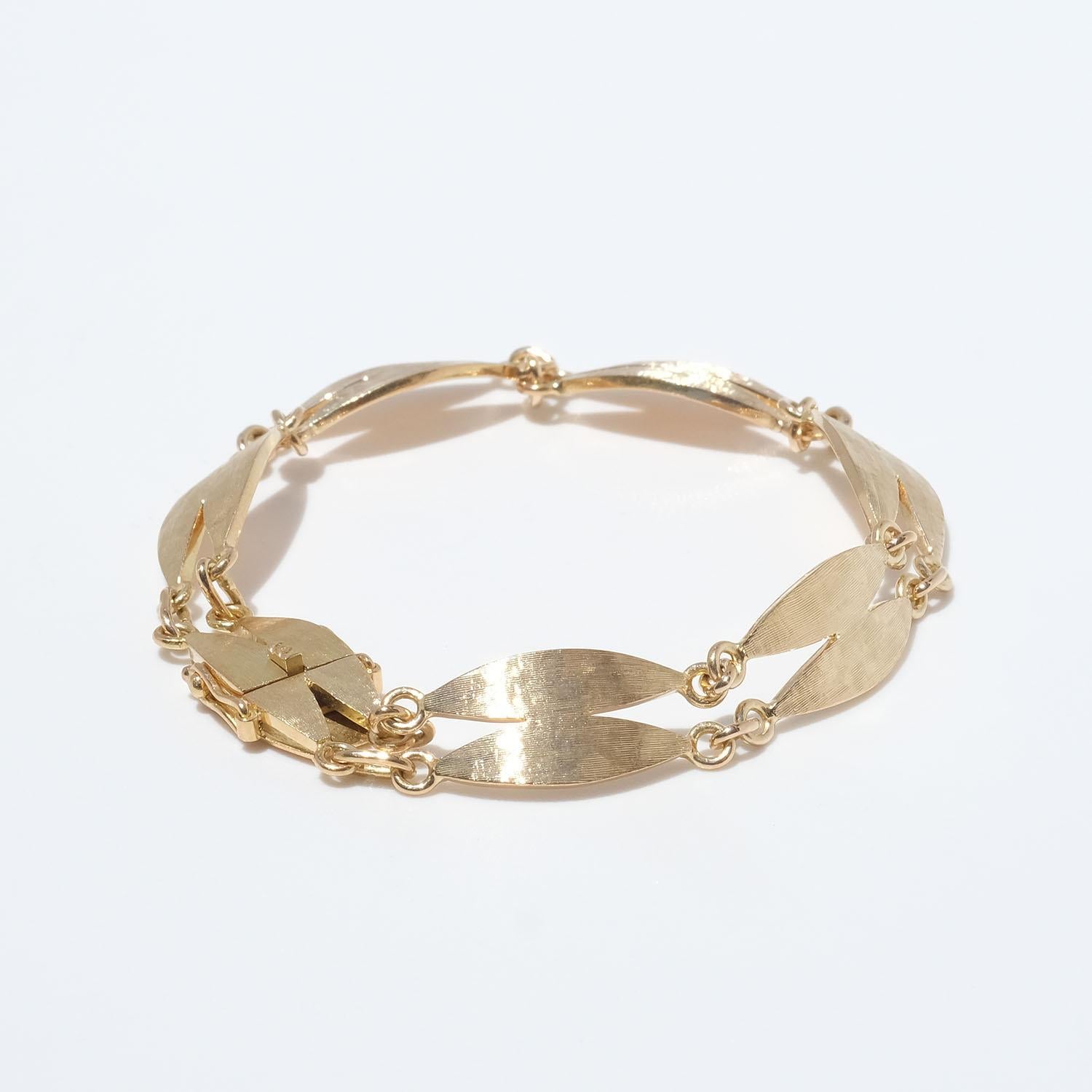 Bracelet vintage en or 18 carats réalisé par le maître suédois Rey Urban, année 1967 en vente 4