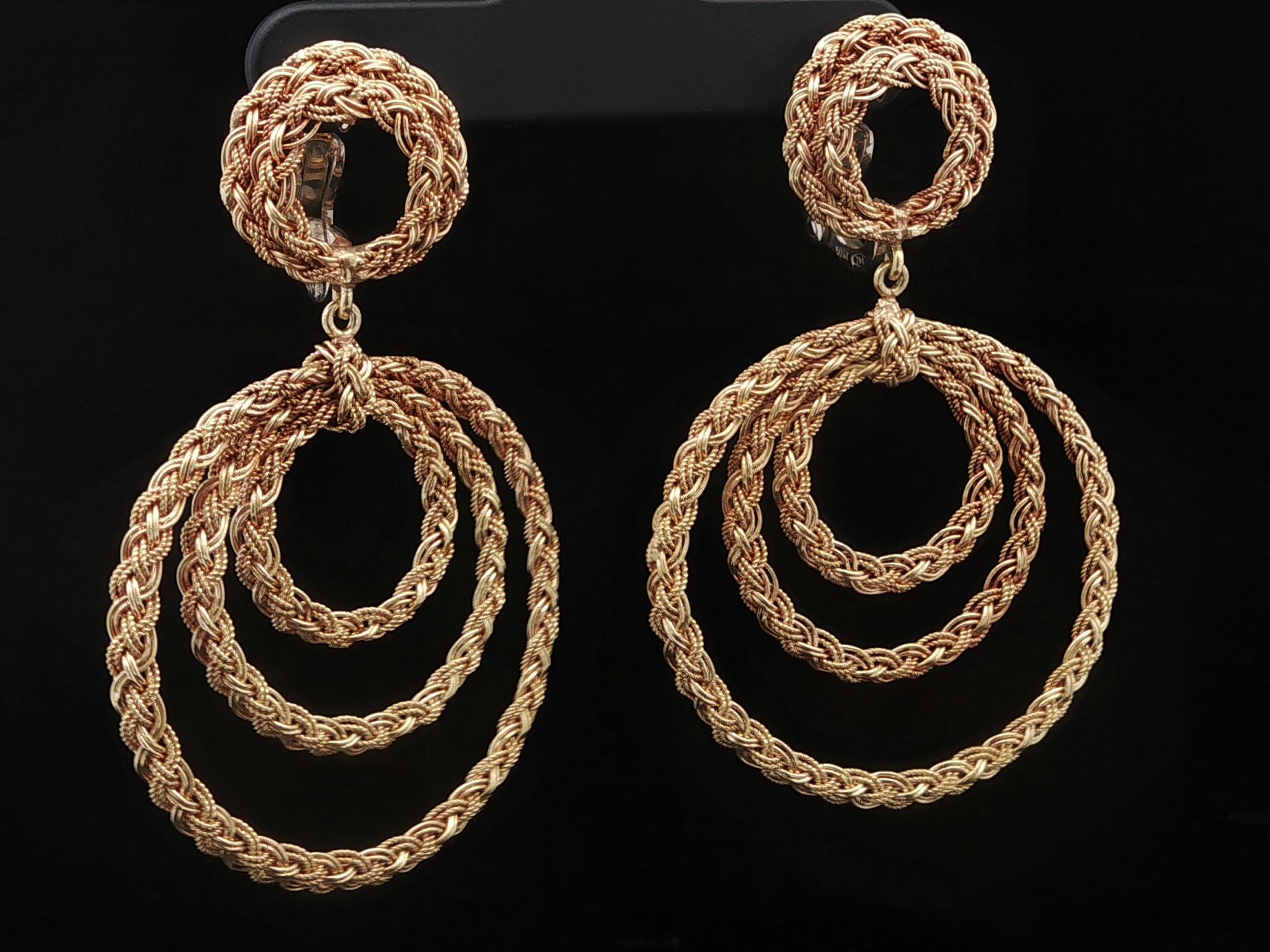 Orecchini circolari a pendente intrecciati in oro 18 ct. in vendita 6