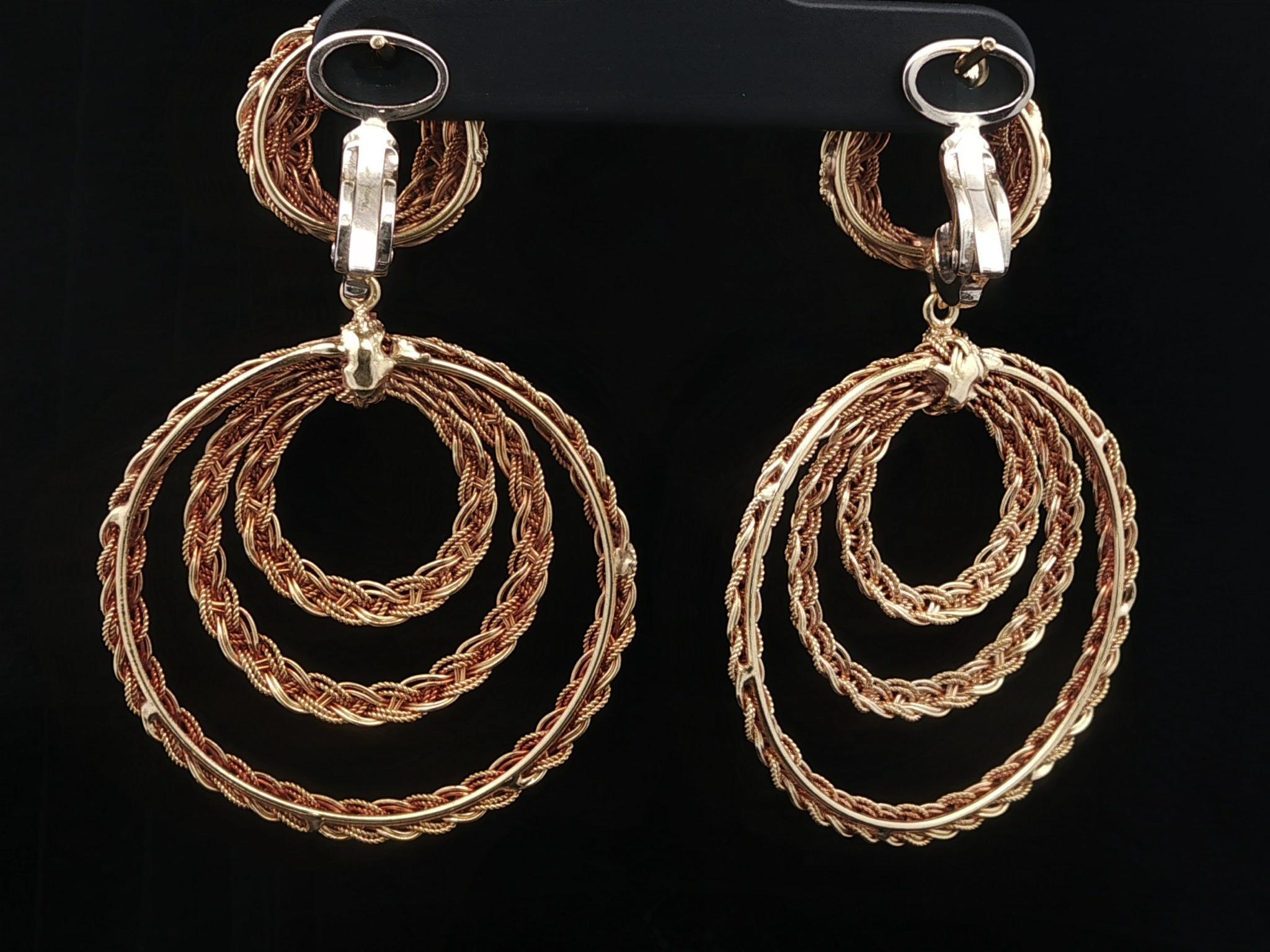 Orecchini circolari a pendente intrecciati in oro 18 ct. in vendita 7