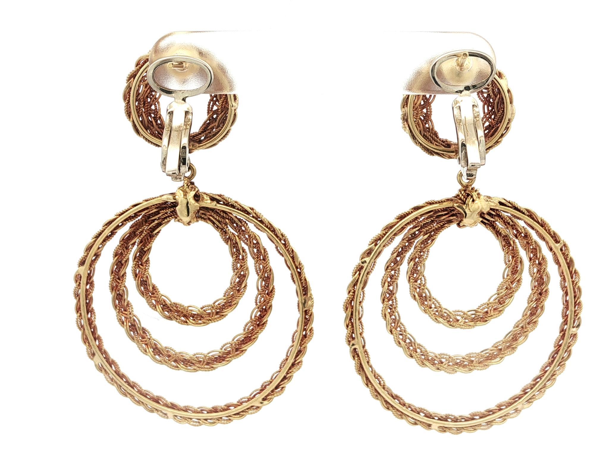 Orecchini circolari a pendente intrecciati in oro 18 ct. in vendita 1