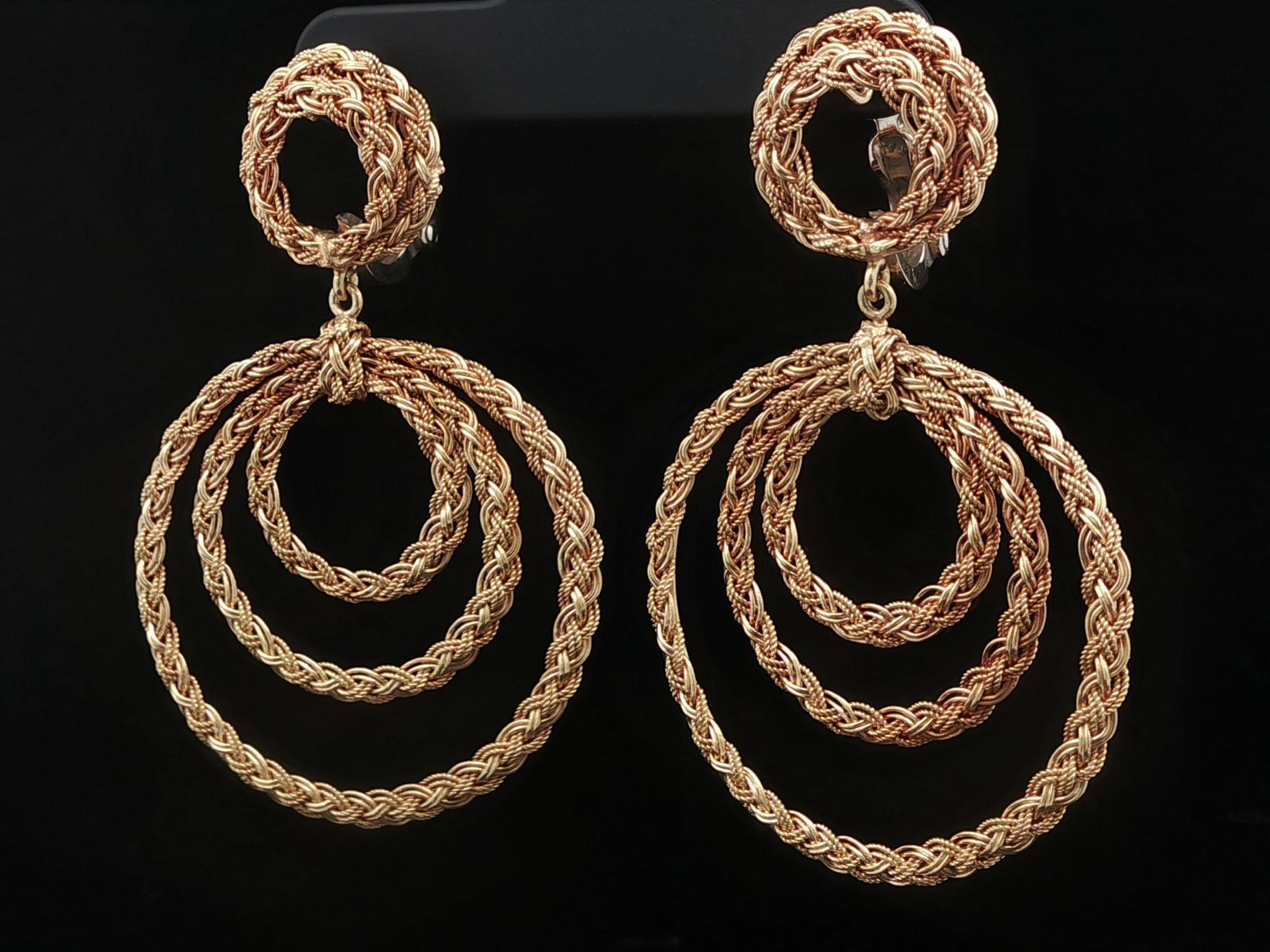 Orecchini circolari a pendente intrecciati in oro 18 ct. in vendita 5