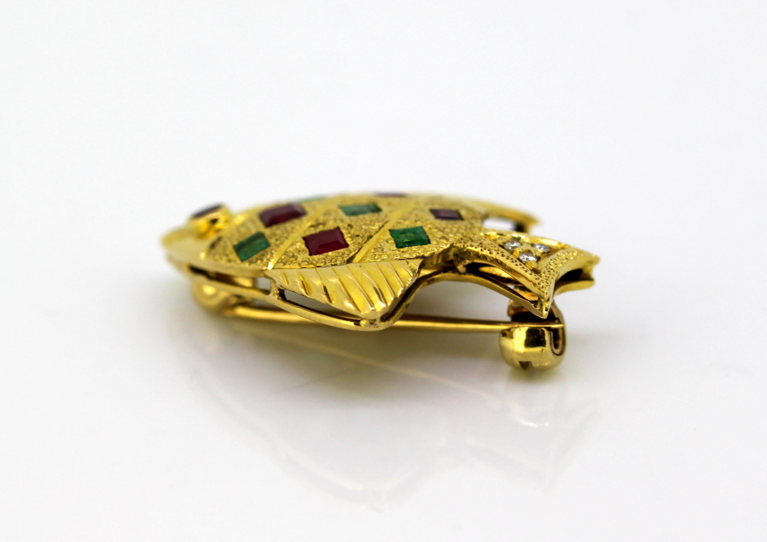 Vintage 18 Karat Gold Brooch/Pendant in the Shape of a Fish, circa 1970s 3