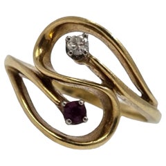 Vintage 18K Gold Bypass Ring with Diamond 
Ruby Accent Stones