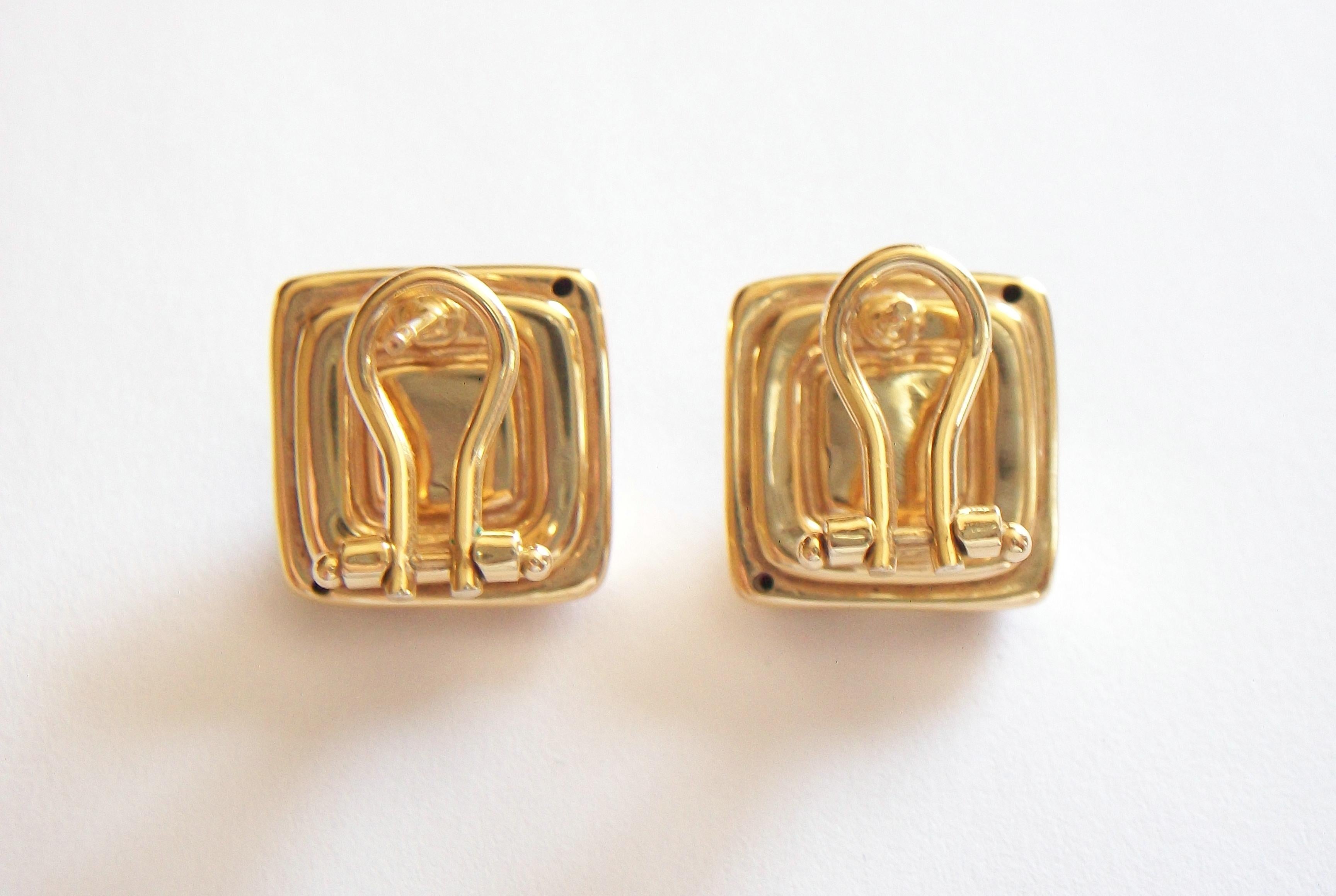 Vintage 18K Gold & Cabochon Garnet Earrings, Omega Backs, Mid-20th Century For Sale 1