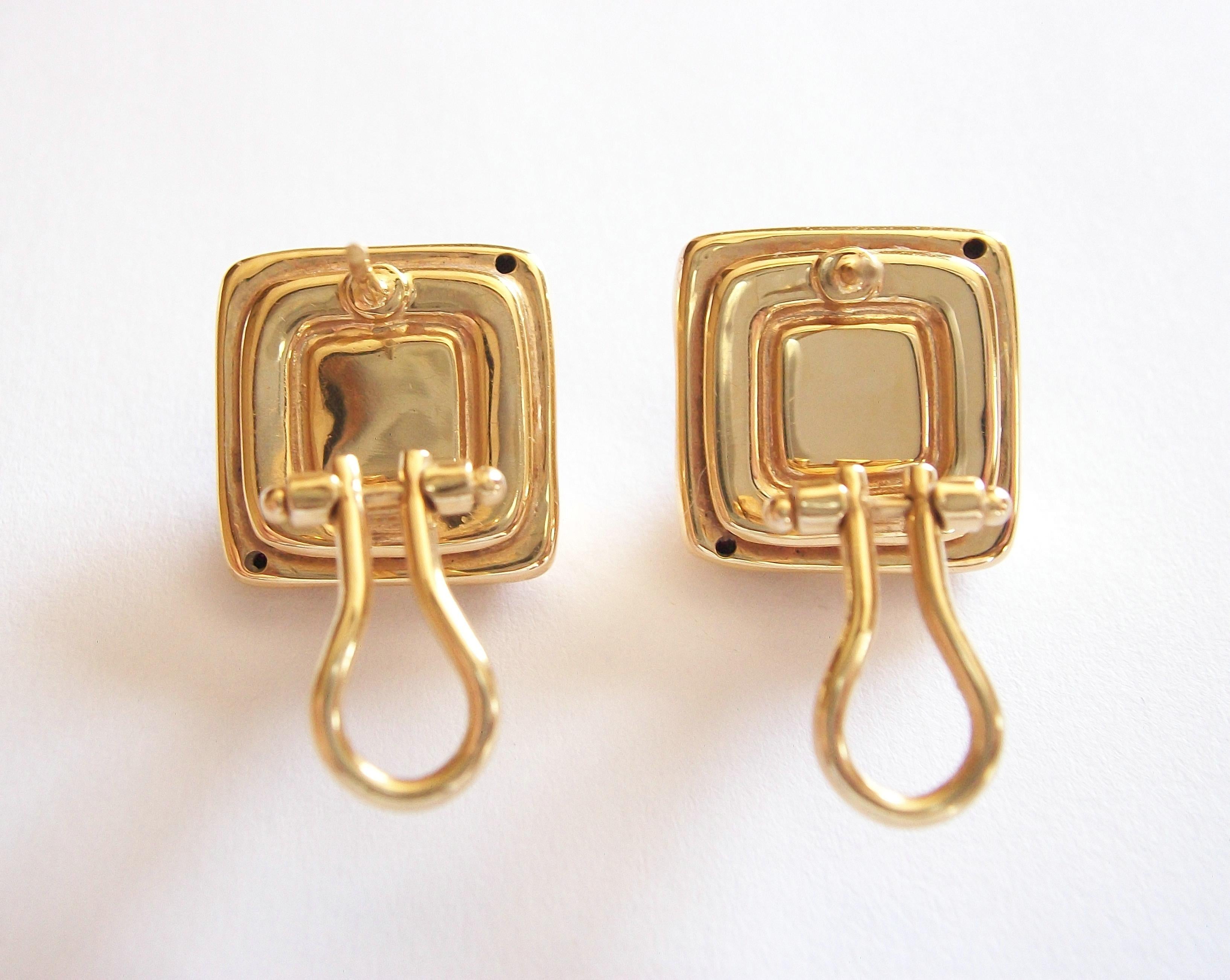 Vintage 18K Gold & Cabochon Garnet Earrings, Omega Backs, Mid-20th Century For Sale 2
