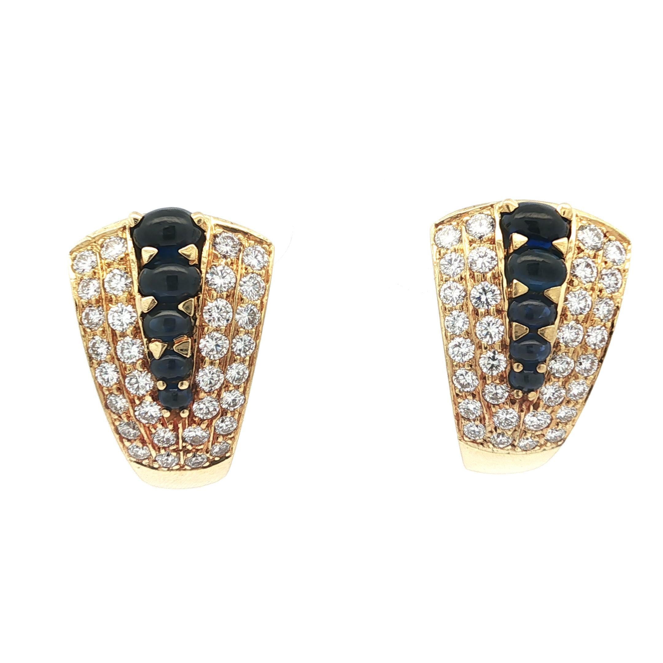 --Pietre: --
(64) Diamanti Nature autentici - Taglio Brilliante - Incastonati - Colore E/F - Purezza VS1/VS2 - 3,0ctw (circa)
(10) Zaffiri naturali autentici - taglio cabochon ovale - incastonati - colore blu reale intenso - 2,8-5,8x1,8-3,8 mm