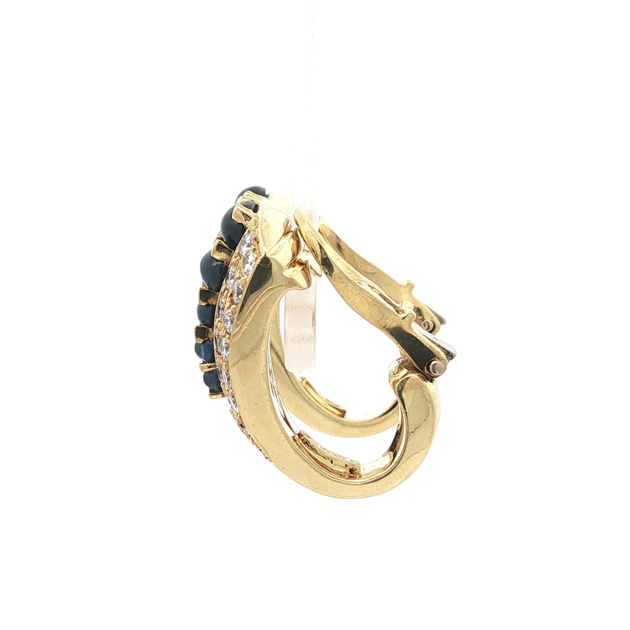 Donna Orecchini a clip svasati in oro 18 carati con zaffiro cabochon e 3 carati di diamanti in vendita