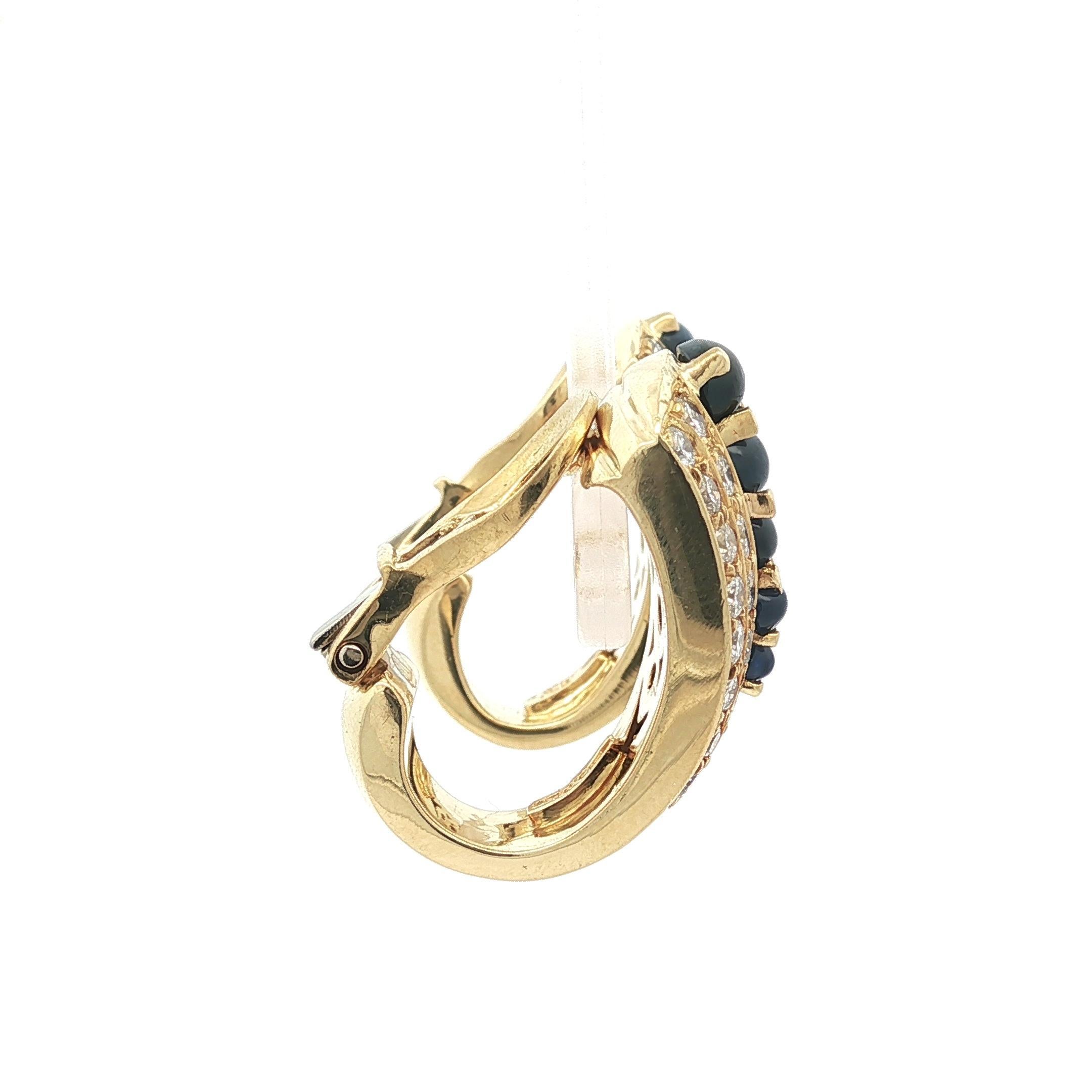 Orecchini a clip svasati in oro 18 carati con zaffiro cabochon e 3 carati di diamanti in vendita 2