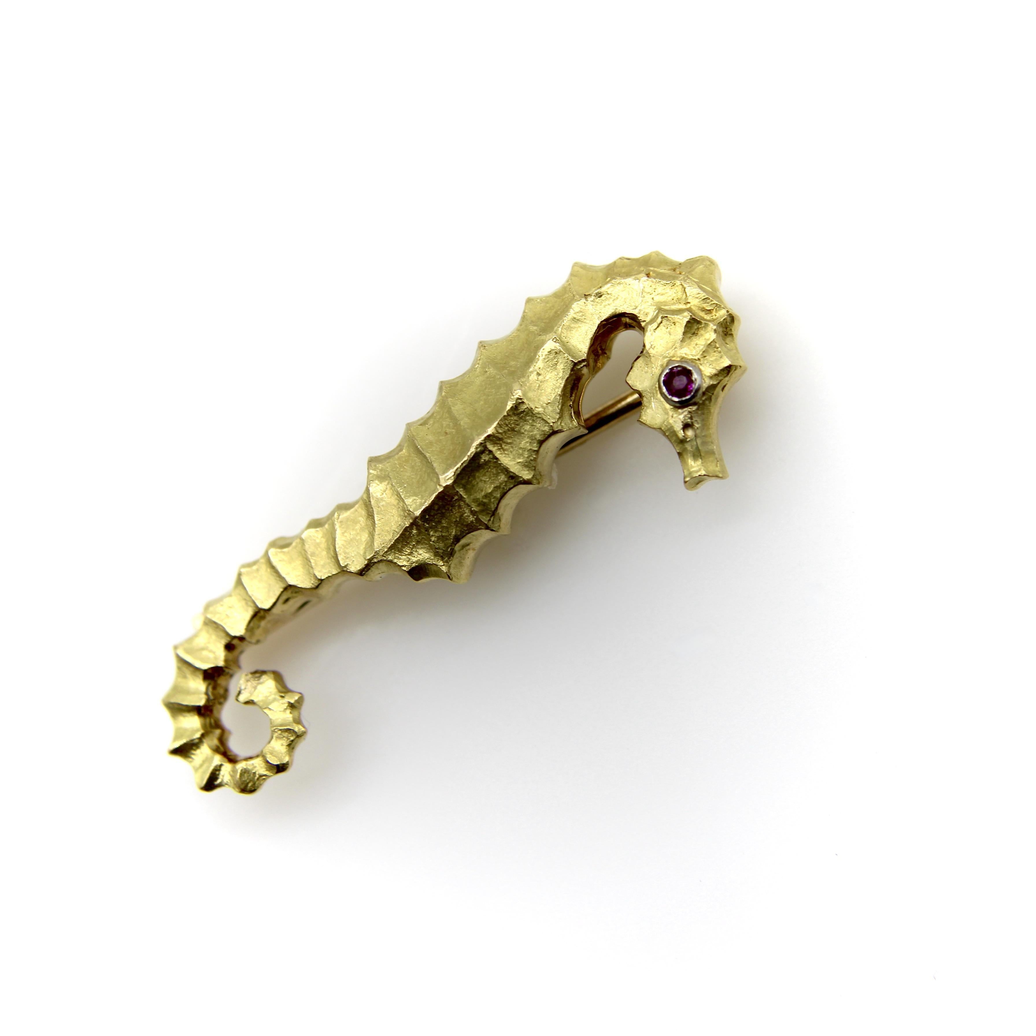 Modern Vintage 18K Gold Cartier Seahorse Brooch For Sale
