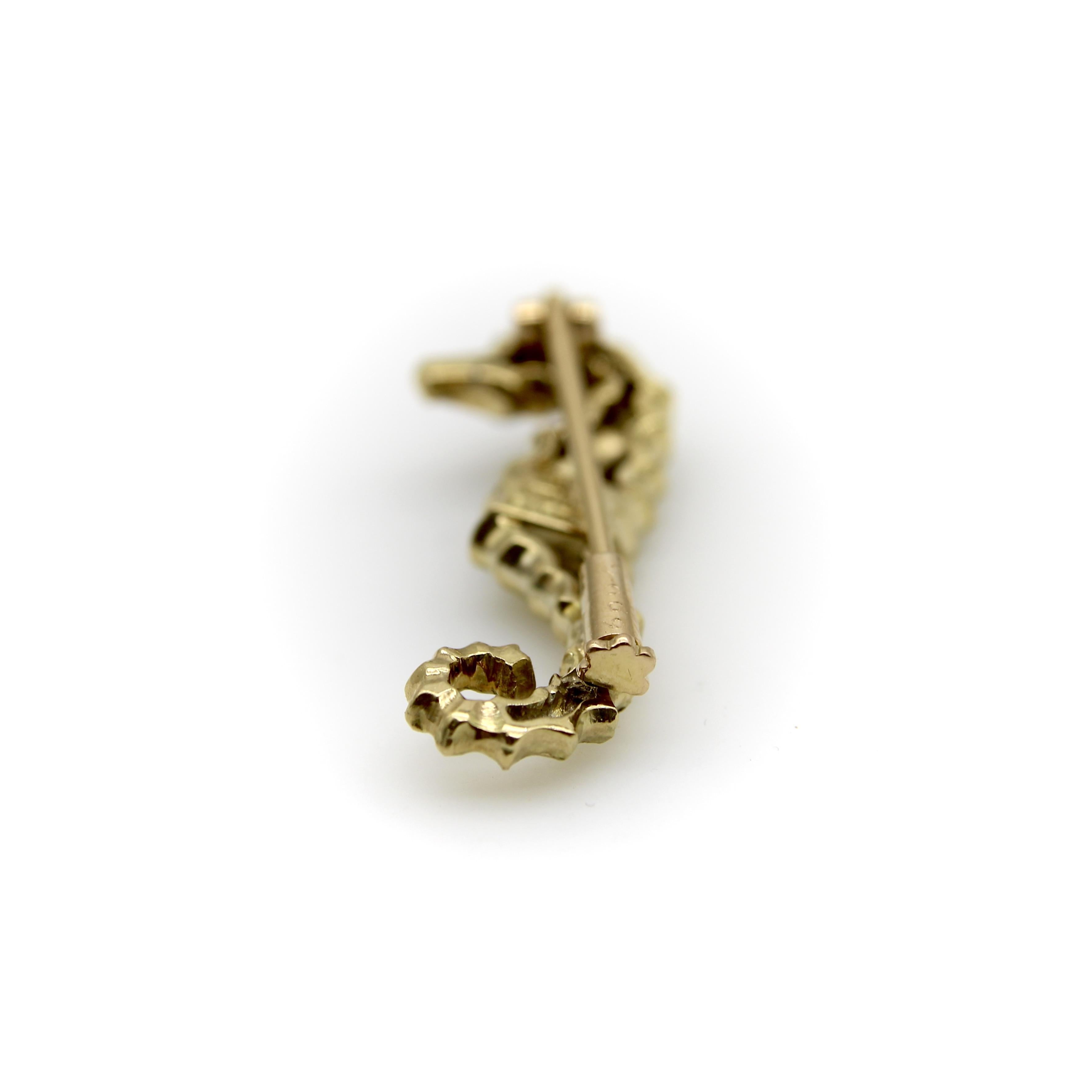 Vintage 18K Gold Cartier Seahorse Brooch For Sale 2