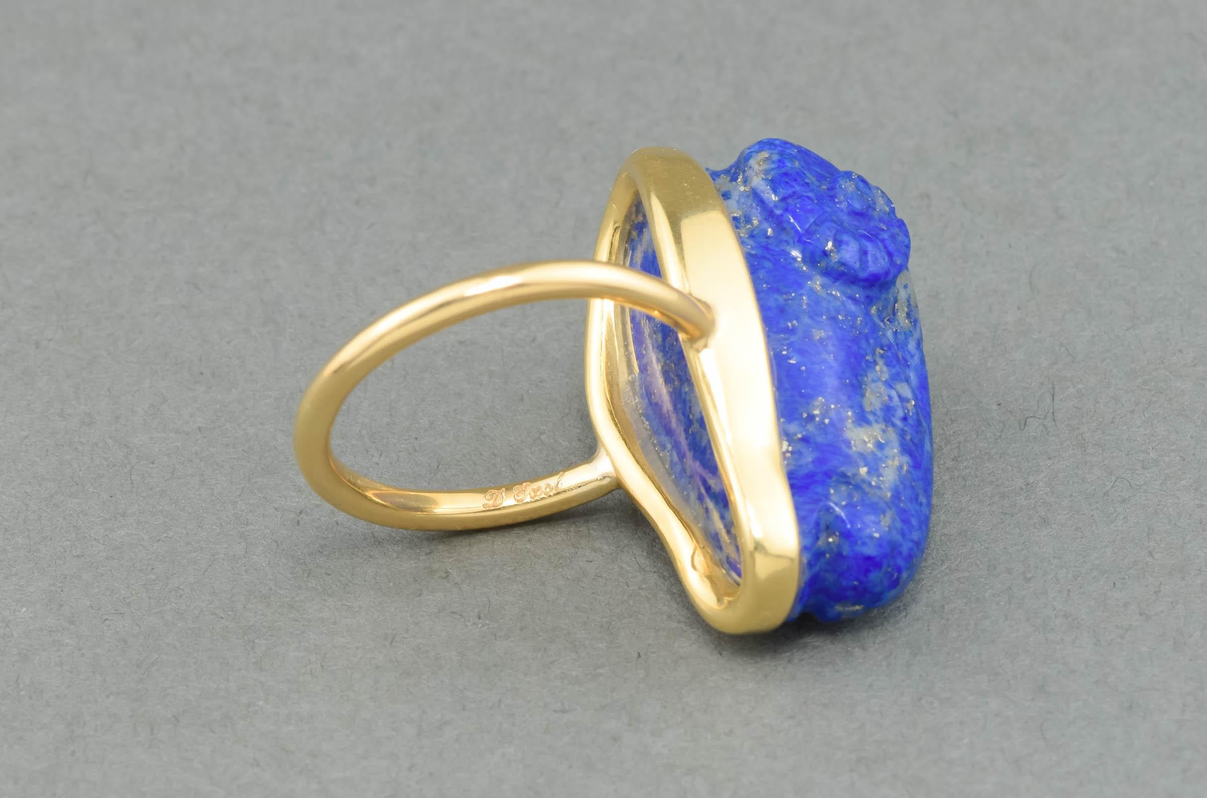 Vintage 18K Gold Carved Lapis Lazuli Ram Head Statement Ring 4