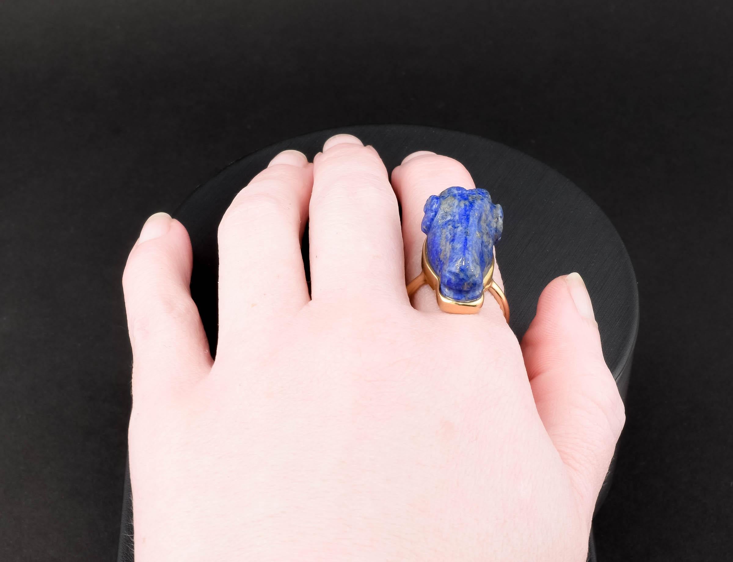 Vintage 18K Gold Carved Lapis Lazuli Ram Head Statement Ring In Good Condition In Danvers, MA