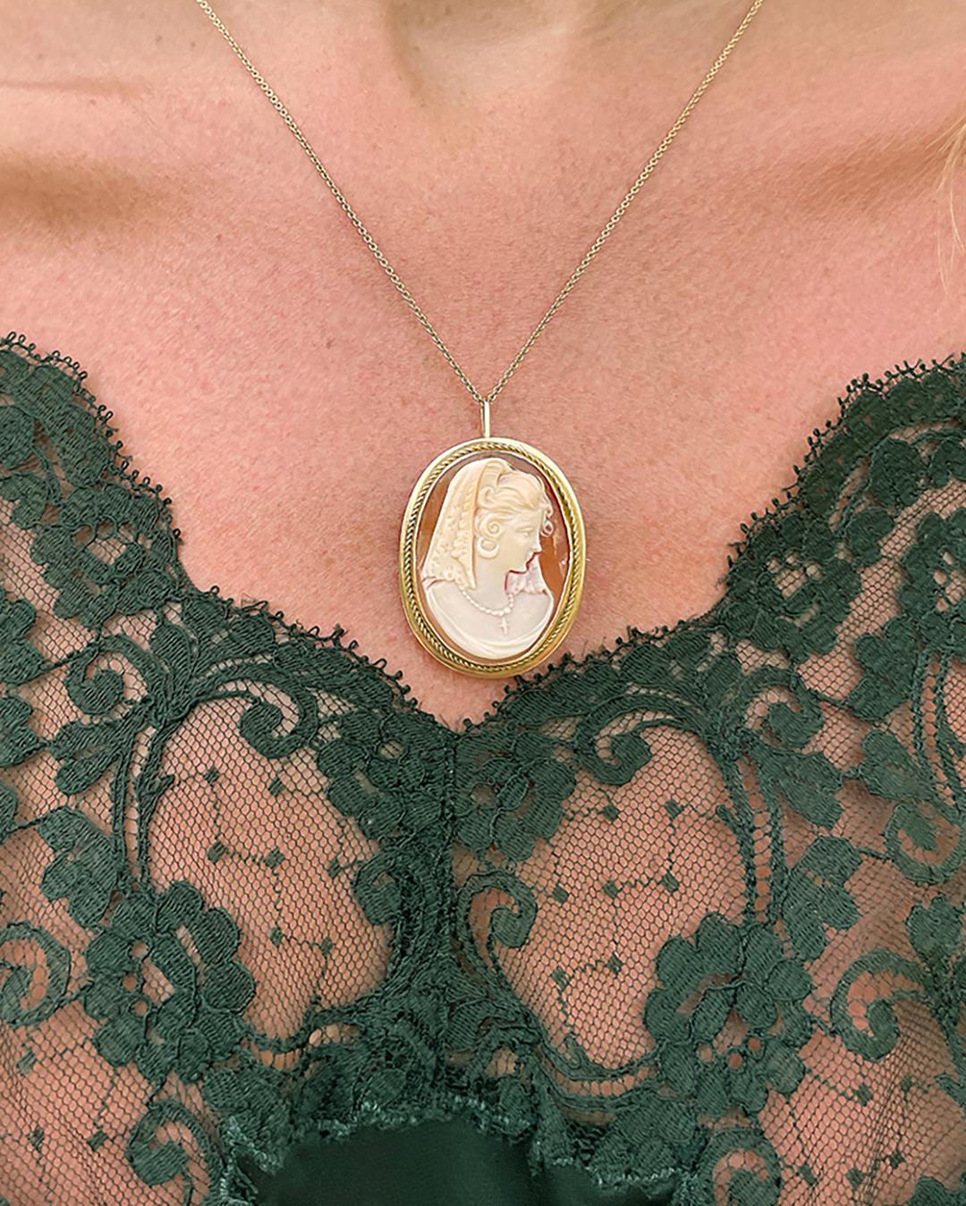 Romantic Vintage 18k Gold Carved Shell Cameo Pendant For Sale