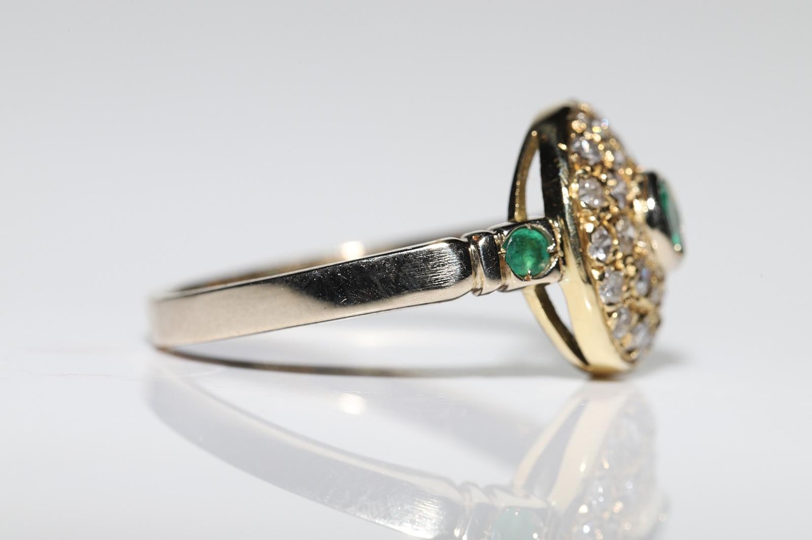Vintage 18k Gold Circa 1960s Natural Diamond And Emerald Decorated Ring  In Good Condition For Sale In Fatih/İstanbul, 34