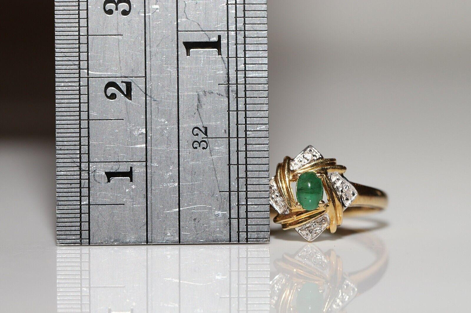 Vintage 18k Gold Circa 1970s Natural Diamond And Emerald Ring  For Sale 4