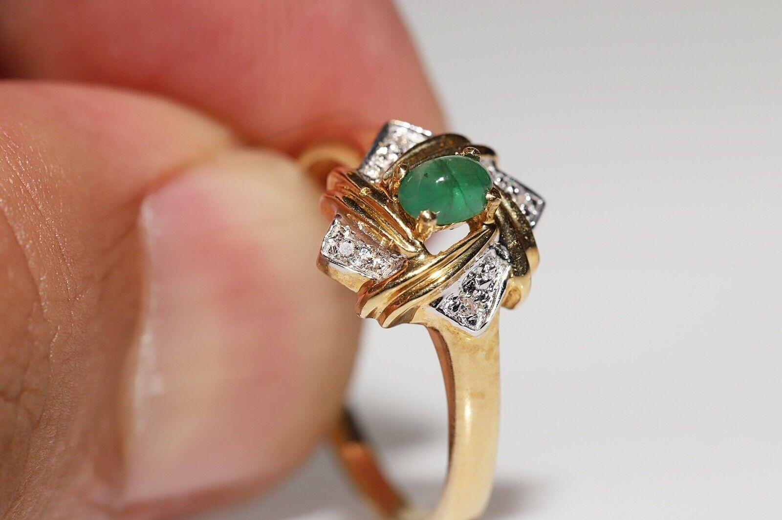 Vintage 18k Gold Circa 1970s Natural Diamond And Emerald Ring  For Sale 5