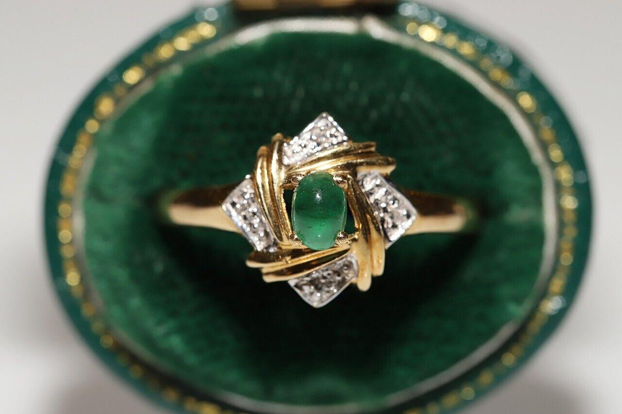 Vintage 18k Gold Circa 1970s Natural Diamond And Emerald Ring  For Sale 7