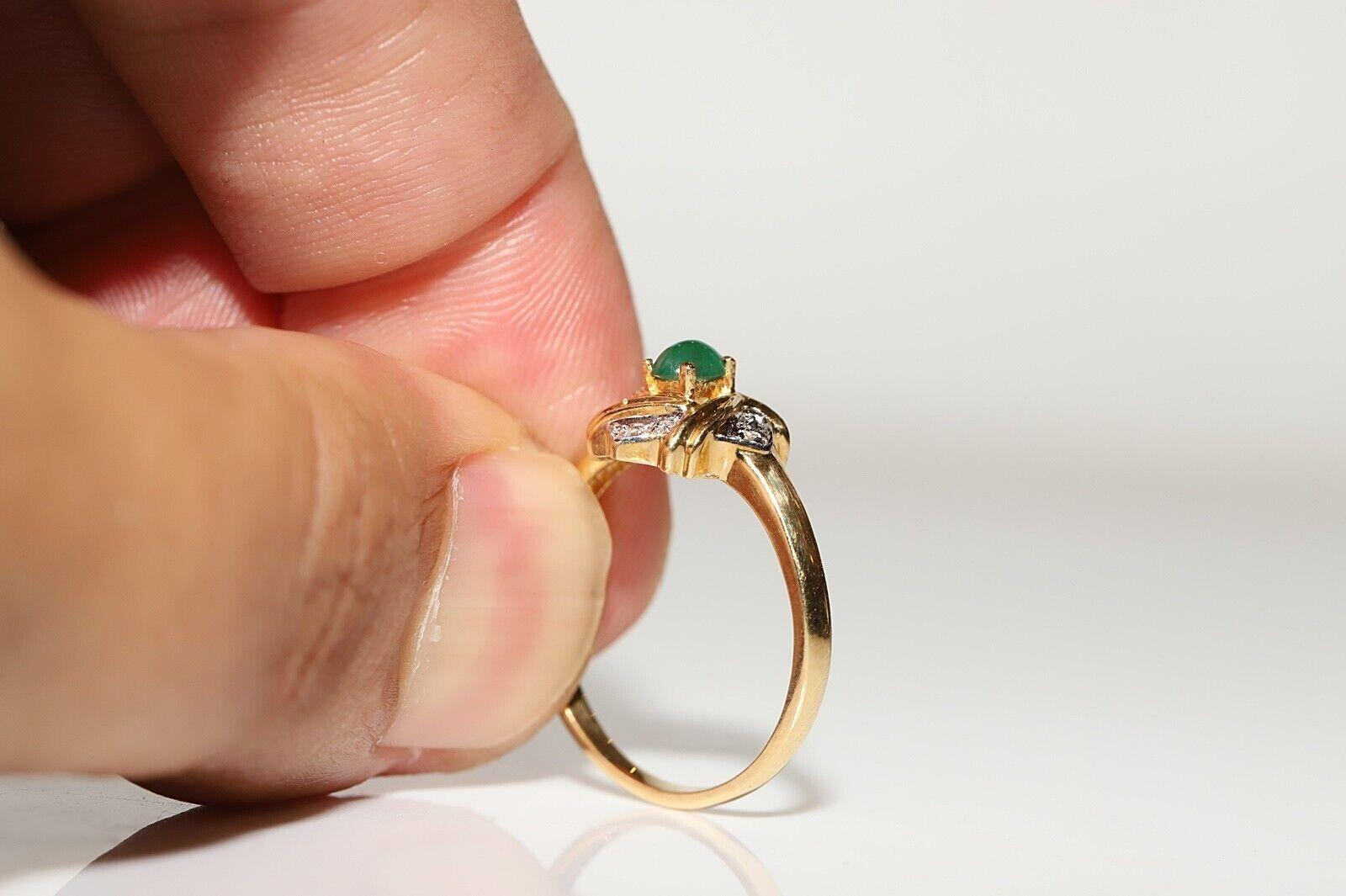 Vintage 18k Gold Circa 1970s Natural Diamond And Emerald Ring  In Good Condition For Sale In Fatih/İstanbul, 34