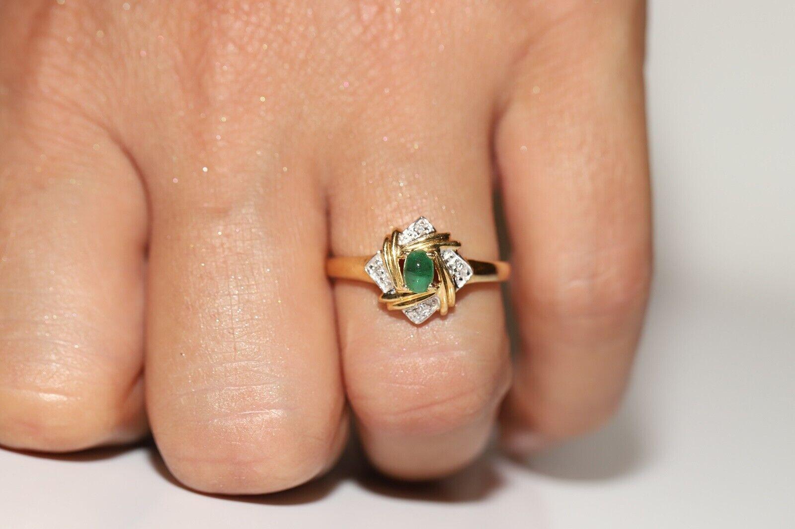 Vintage 18k Gold Circa 1970s Natural Diamond And Emerald Ring  For Sale 1