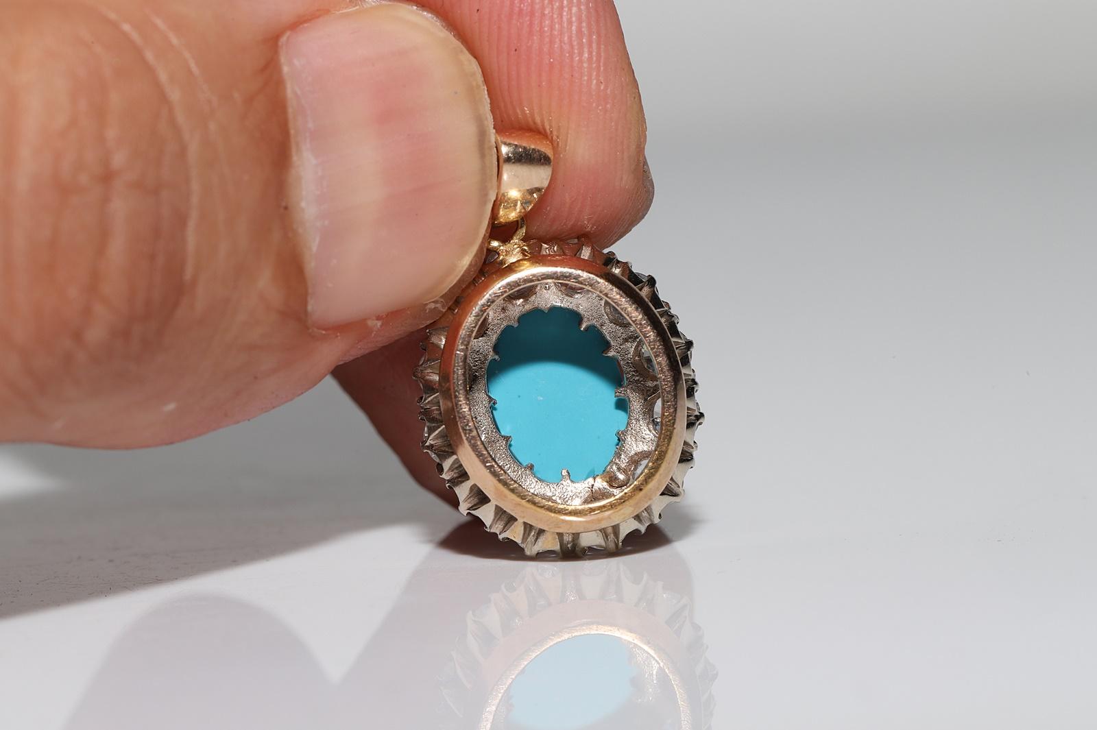 Vintage 18k Gold Circa 1970s Natural Diamond And Turquoise Decorated Pendant For Sale 1